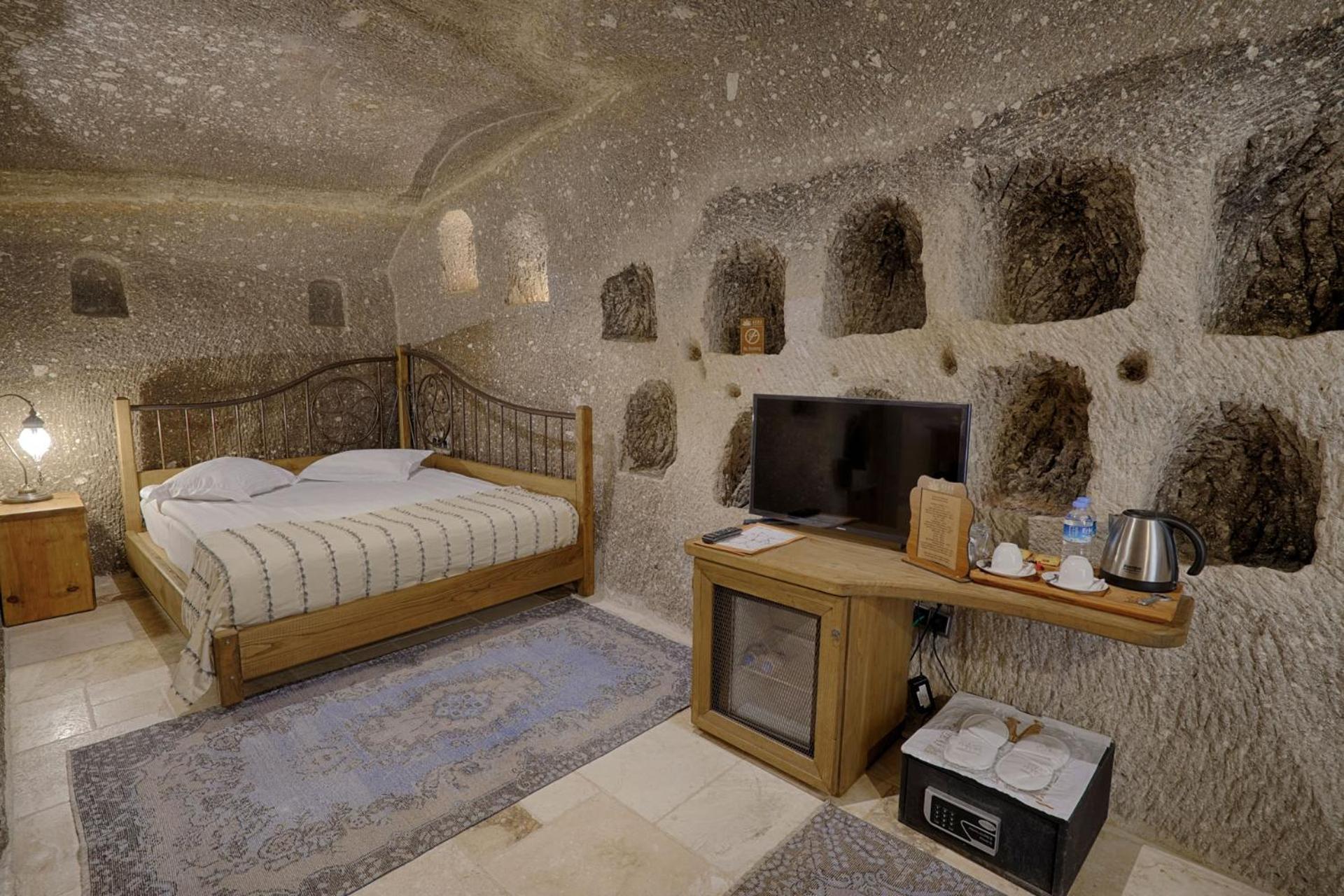 Hera Cave Suites - Image 218