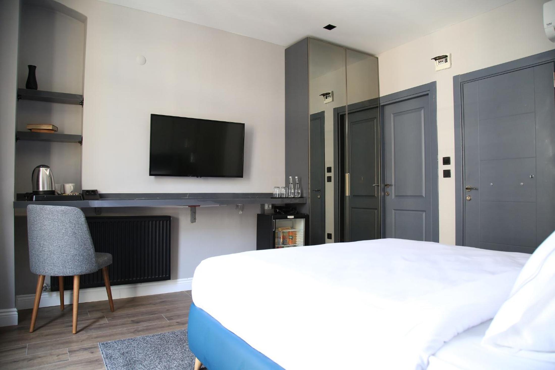 HOTEL BRONTE - Image 63