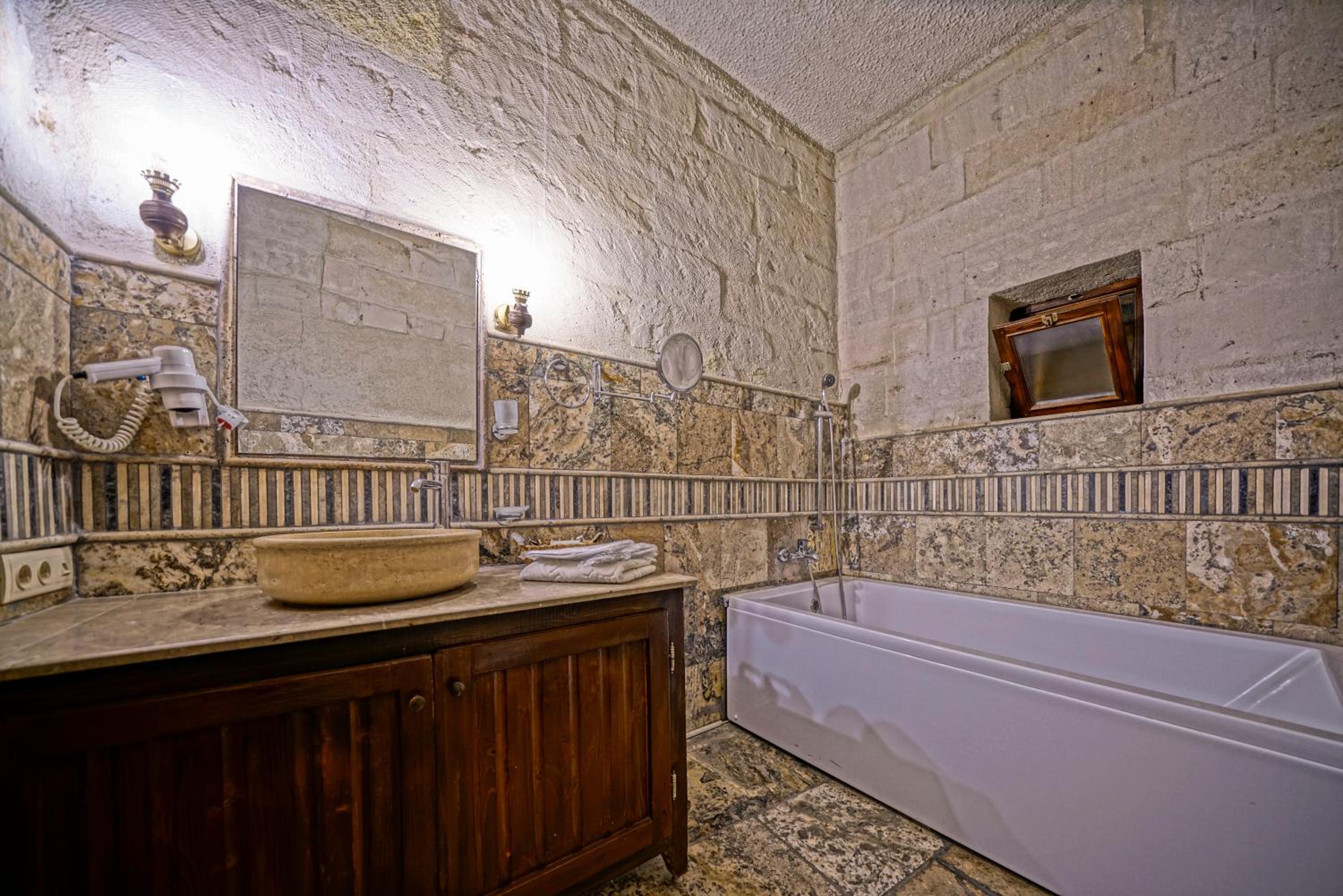 Maccan Cave Hotel - Image 31
