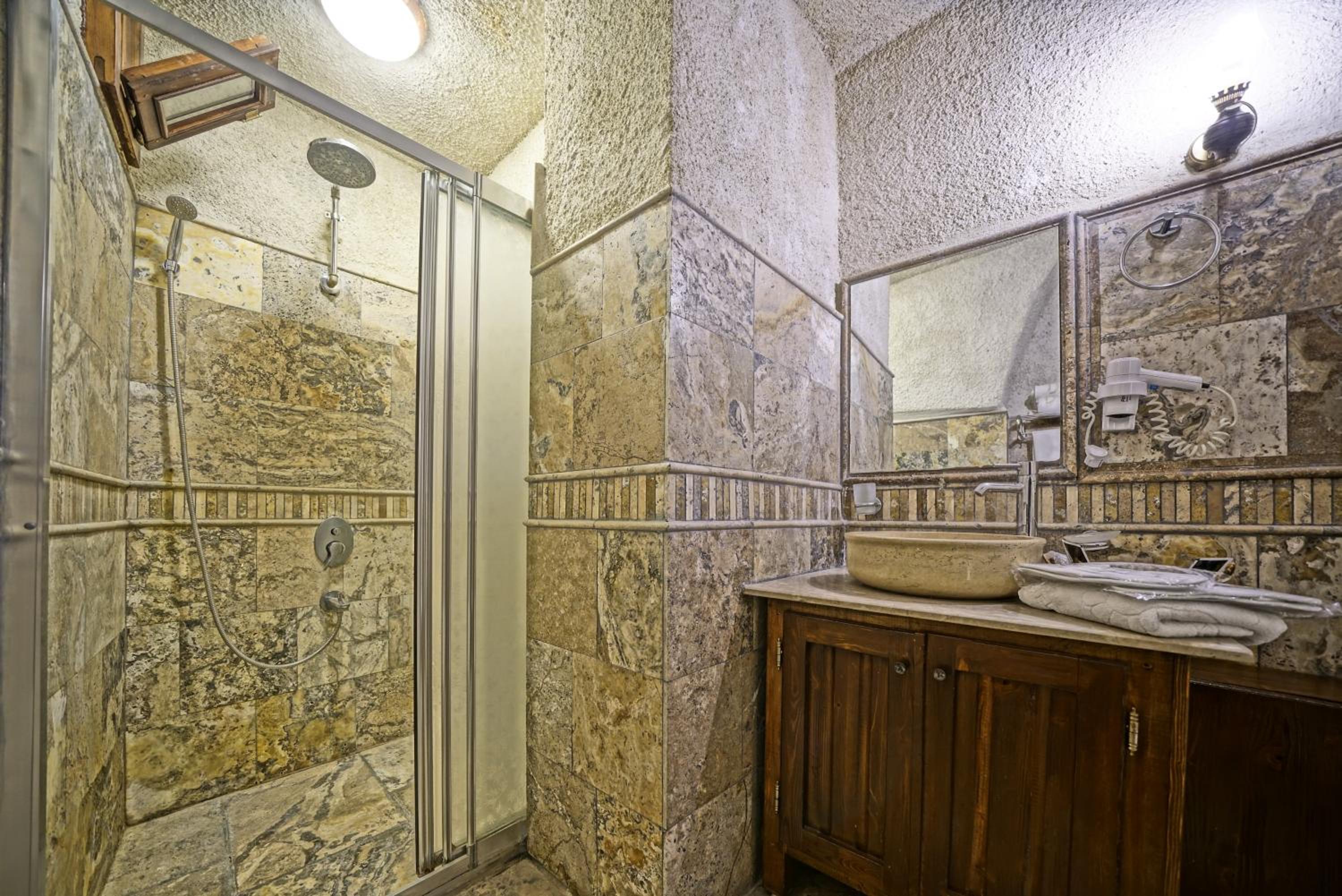 Maccan Cave Hotel - Image 83