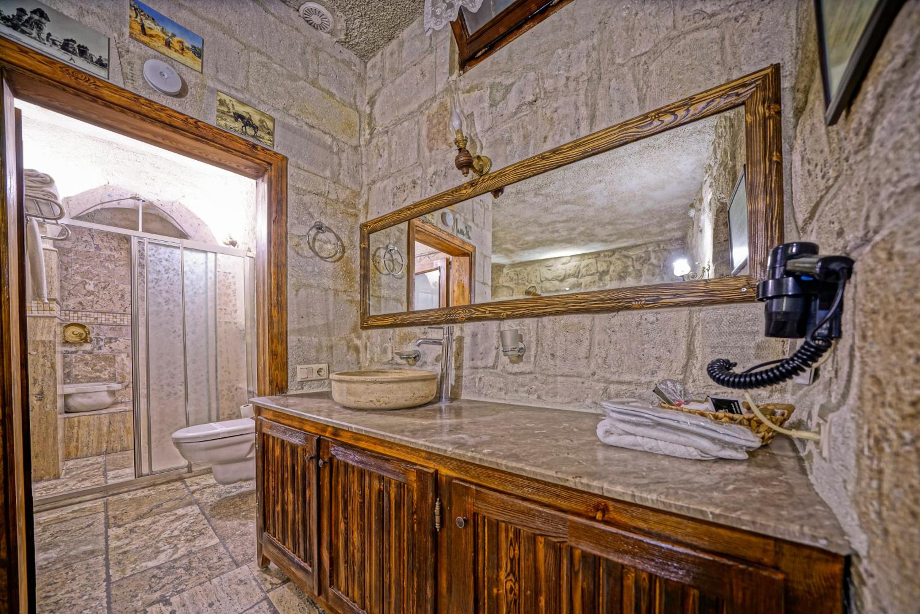 Maccan Cave Hotel - Image 87