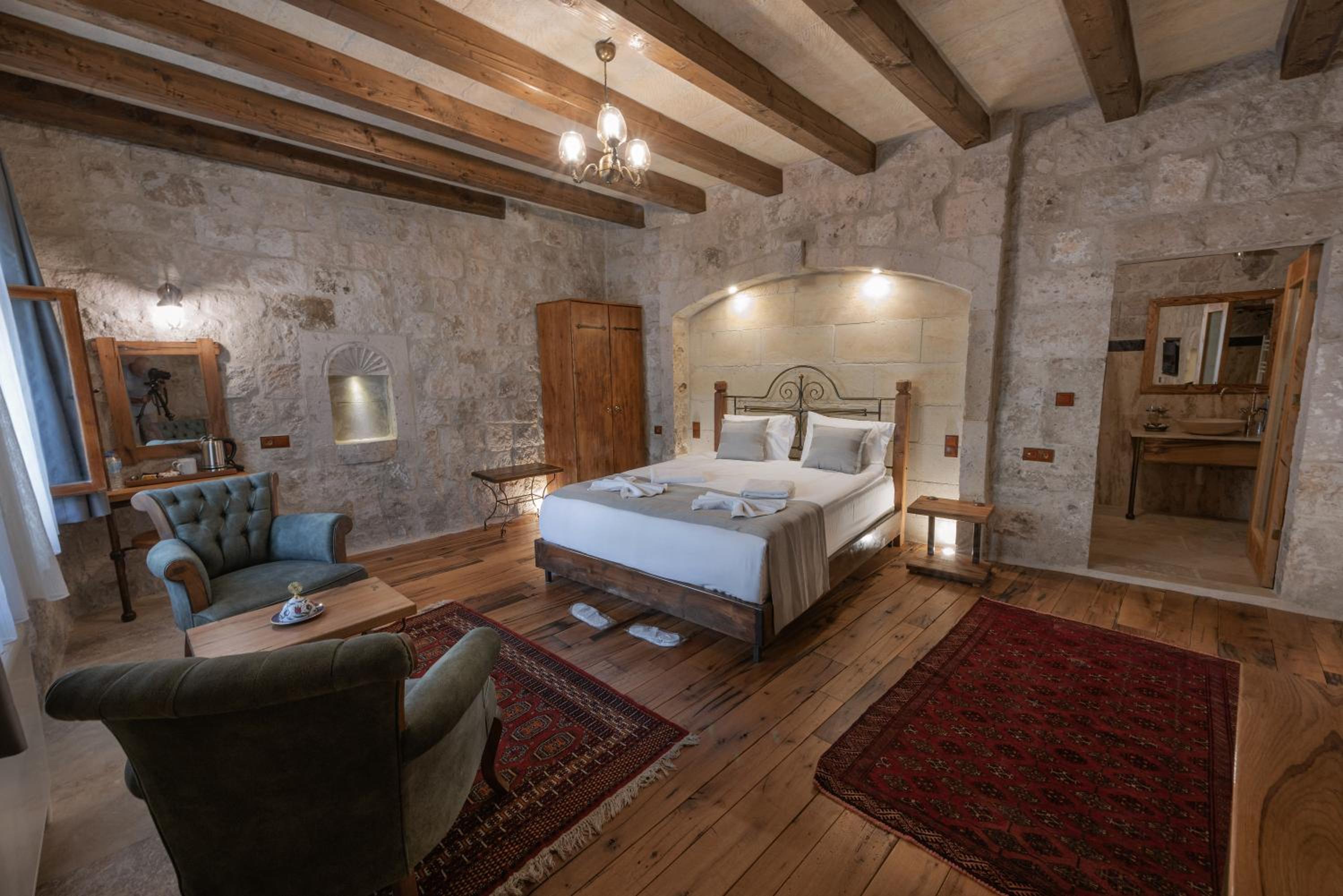 Sarnich Cave Suites - Image 5