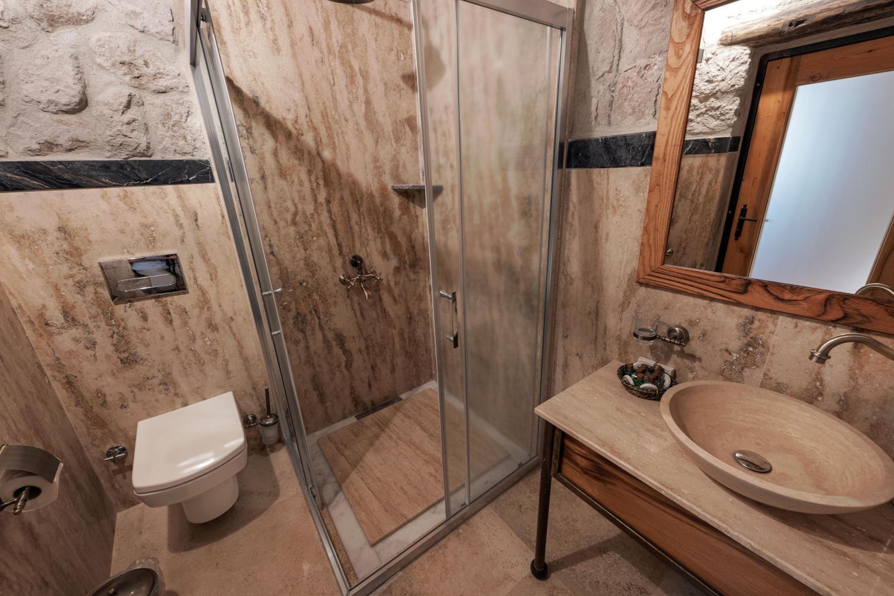 Sarnich Cave Suites - Image 6