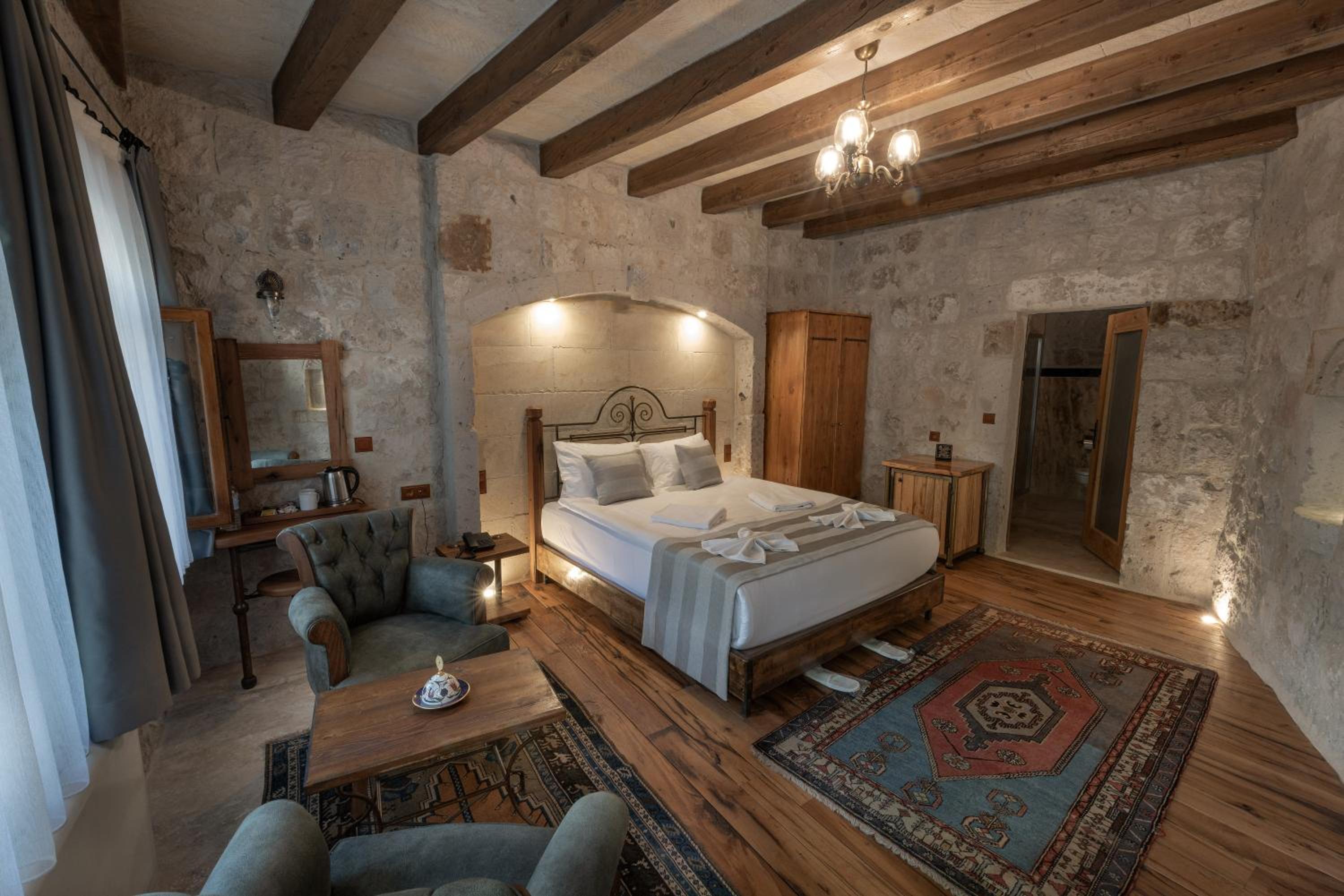 Sarnich Cave Suites - Image 8