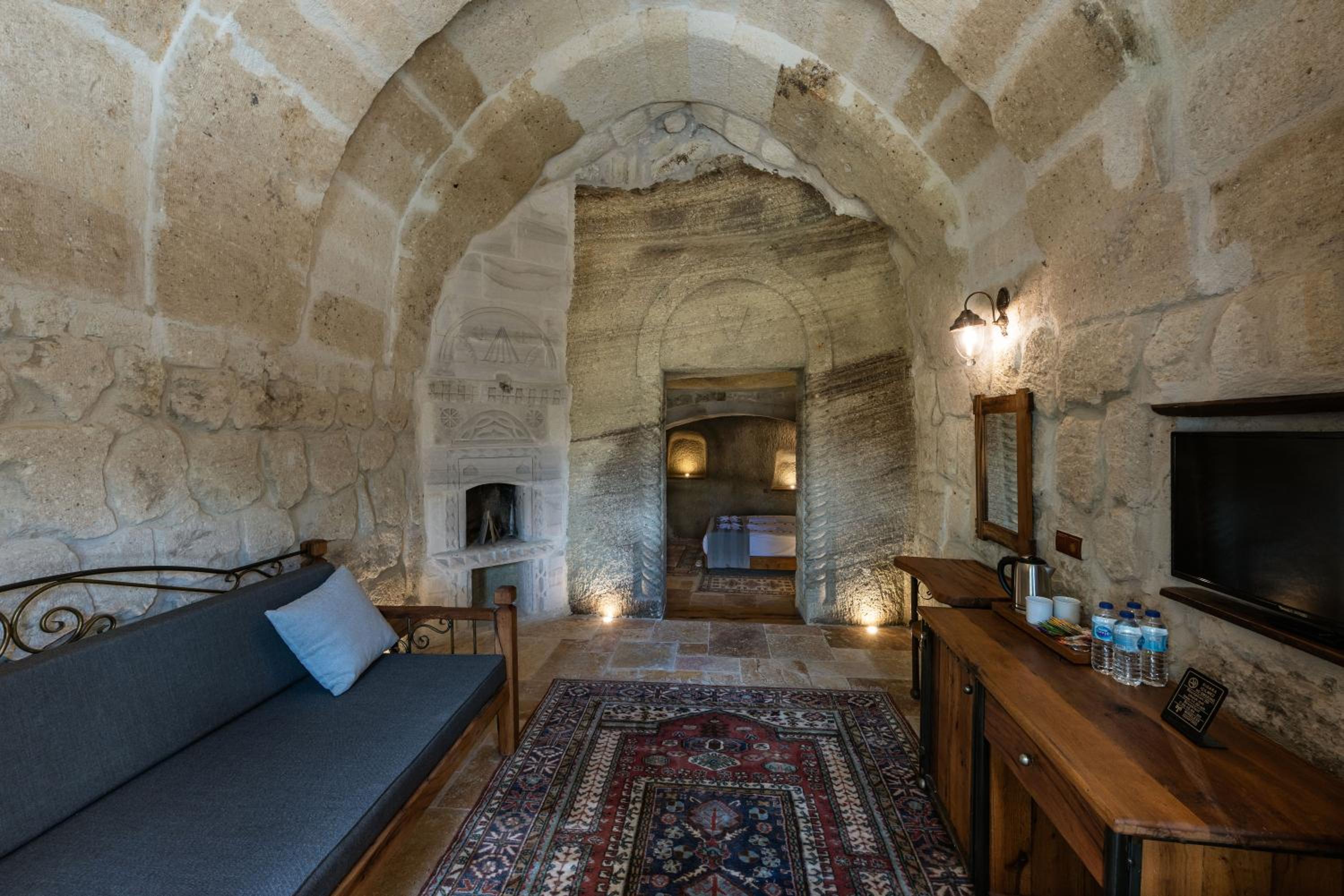 Sarnich Cave Suites - Image 50