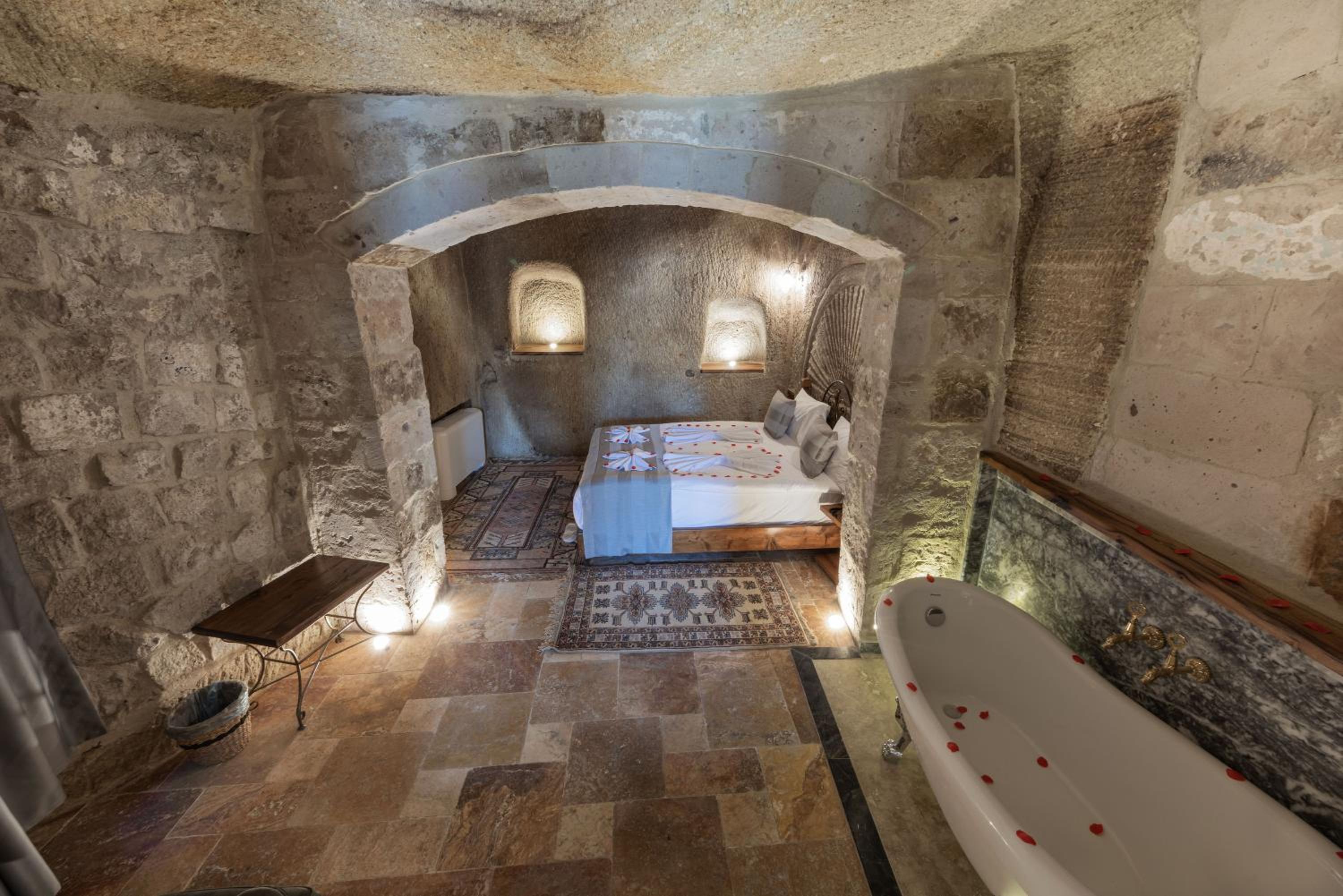Sarnich Cave Suites - Image 51