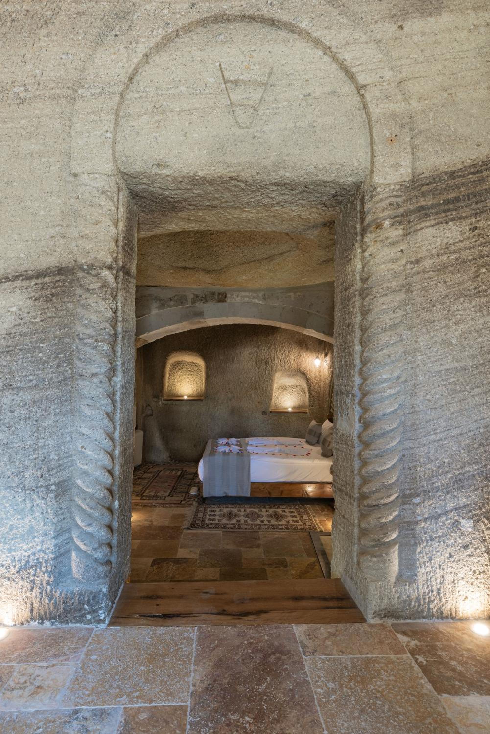Sarnich Cave Suites - Image 52