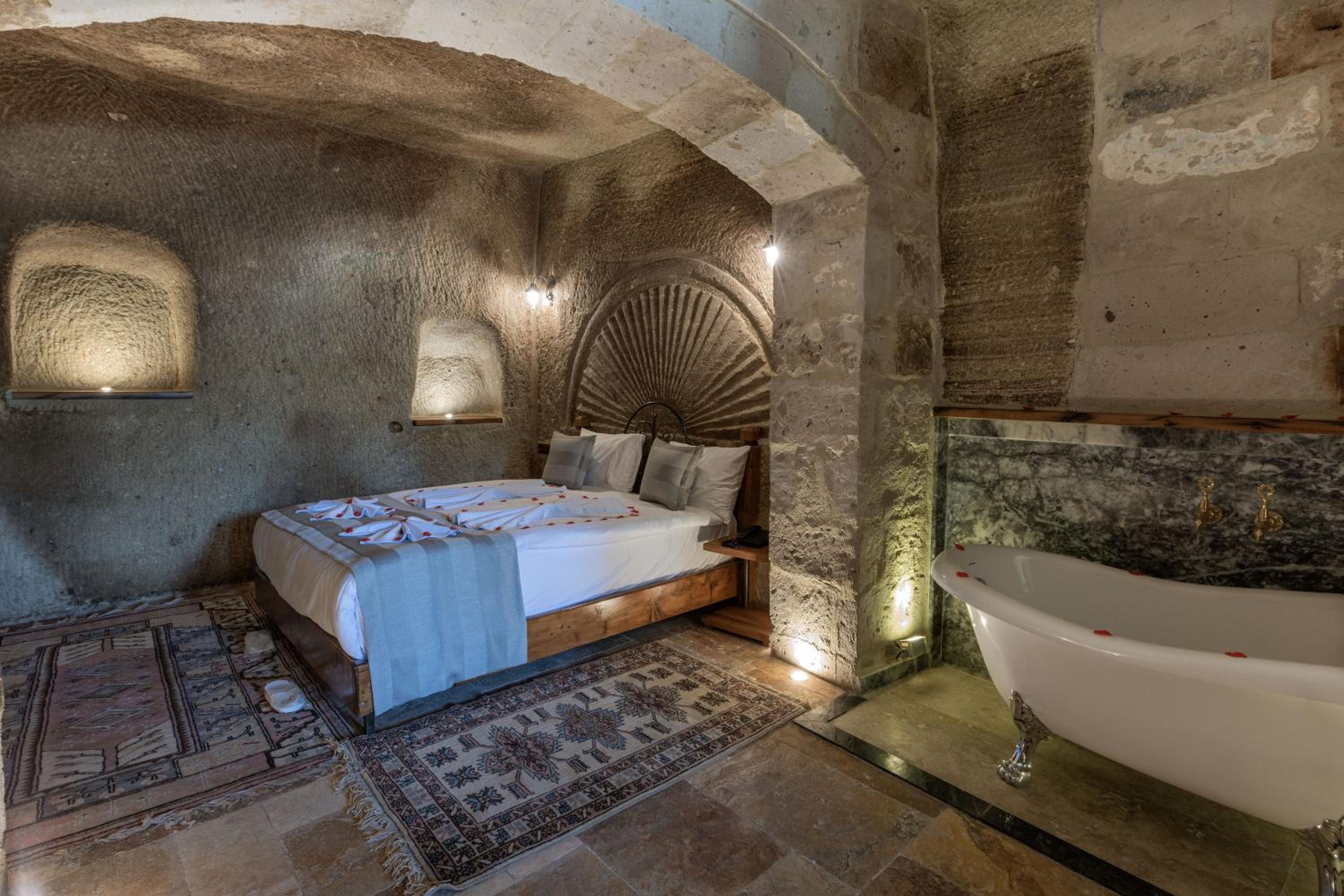 Sarnich Cave Suites - Image 53