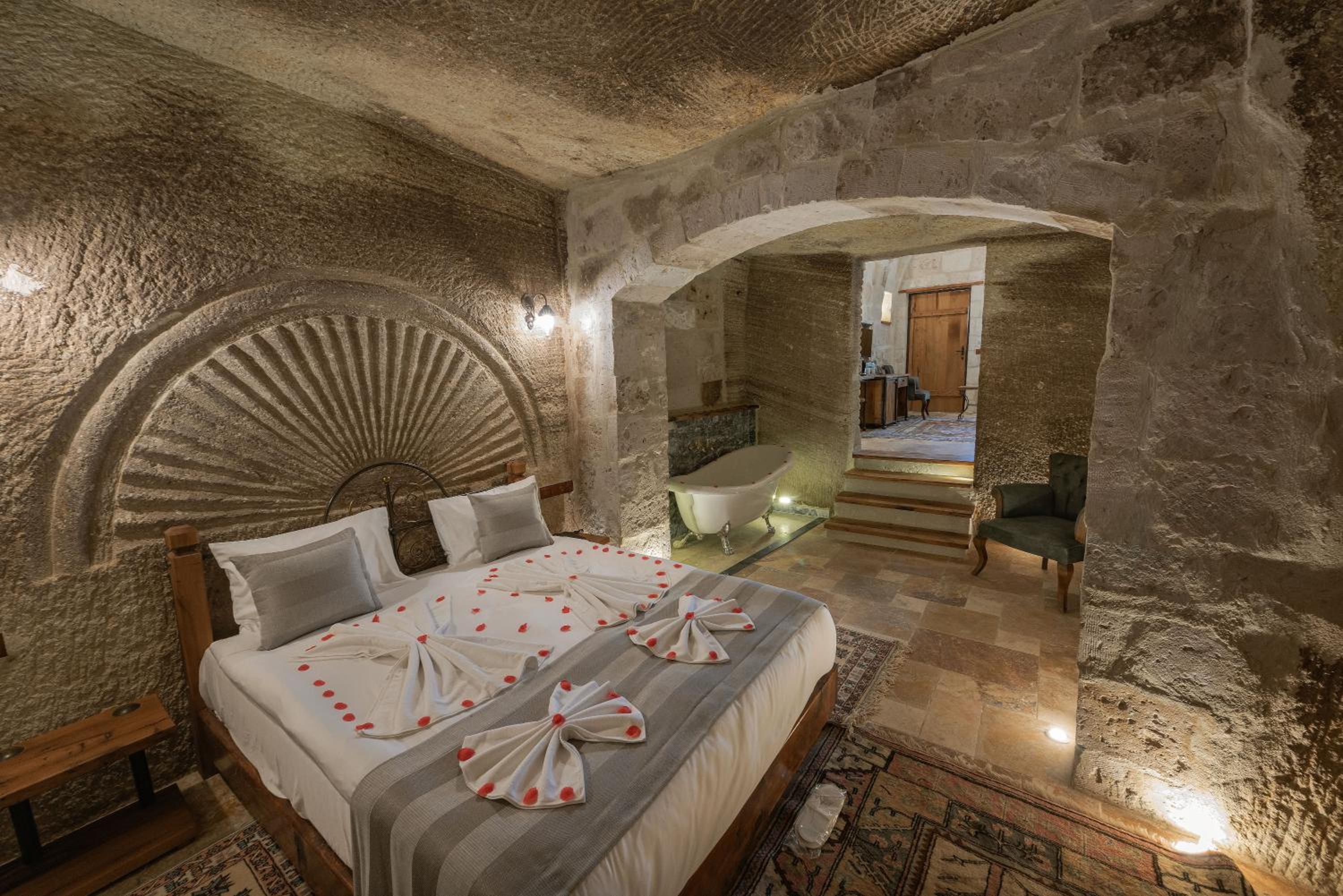 Sarnich Cave Suites - Image 54