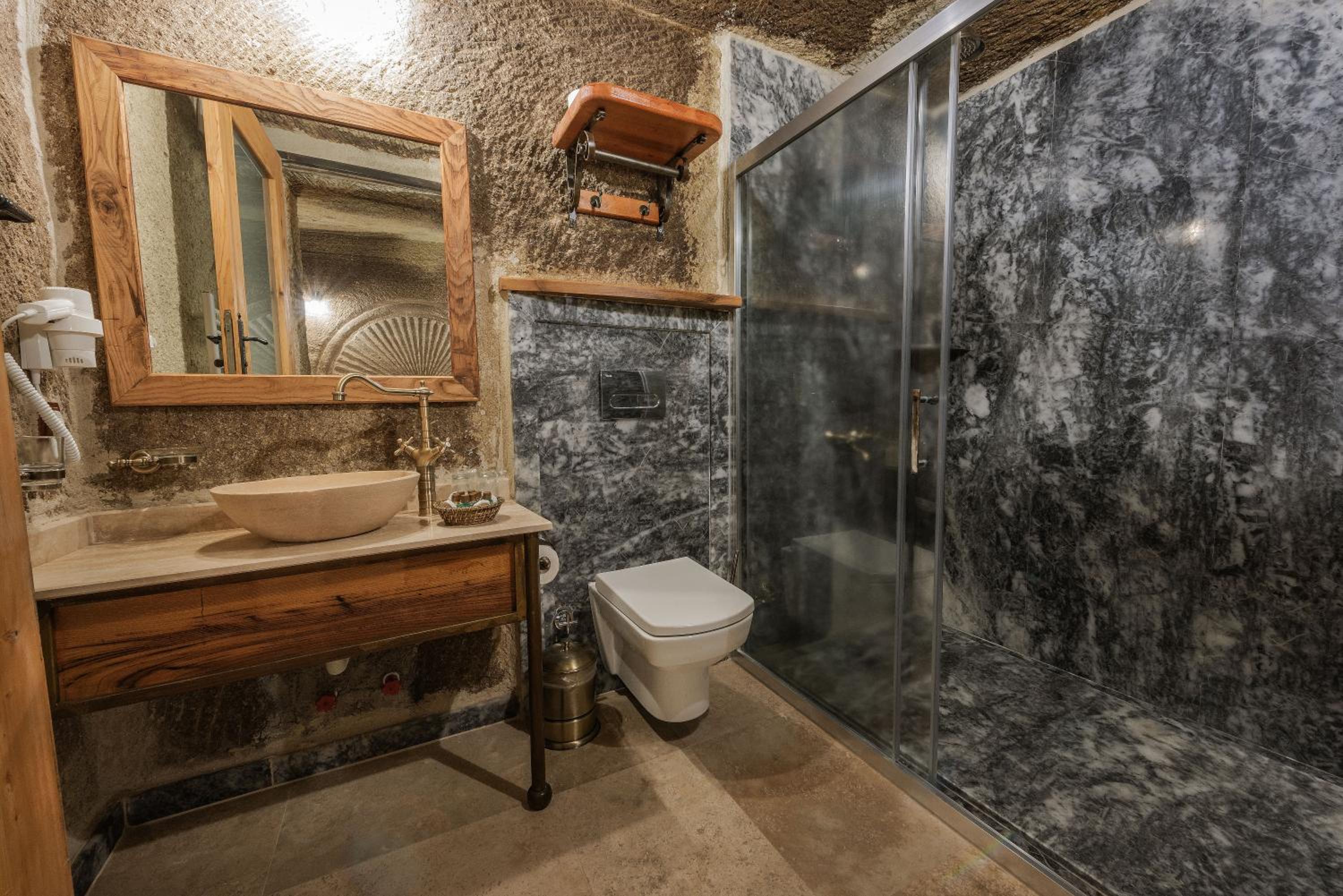 Sarnich Cave Suites - Image 56