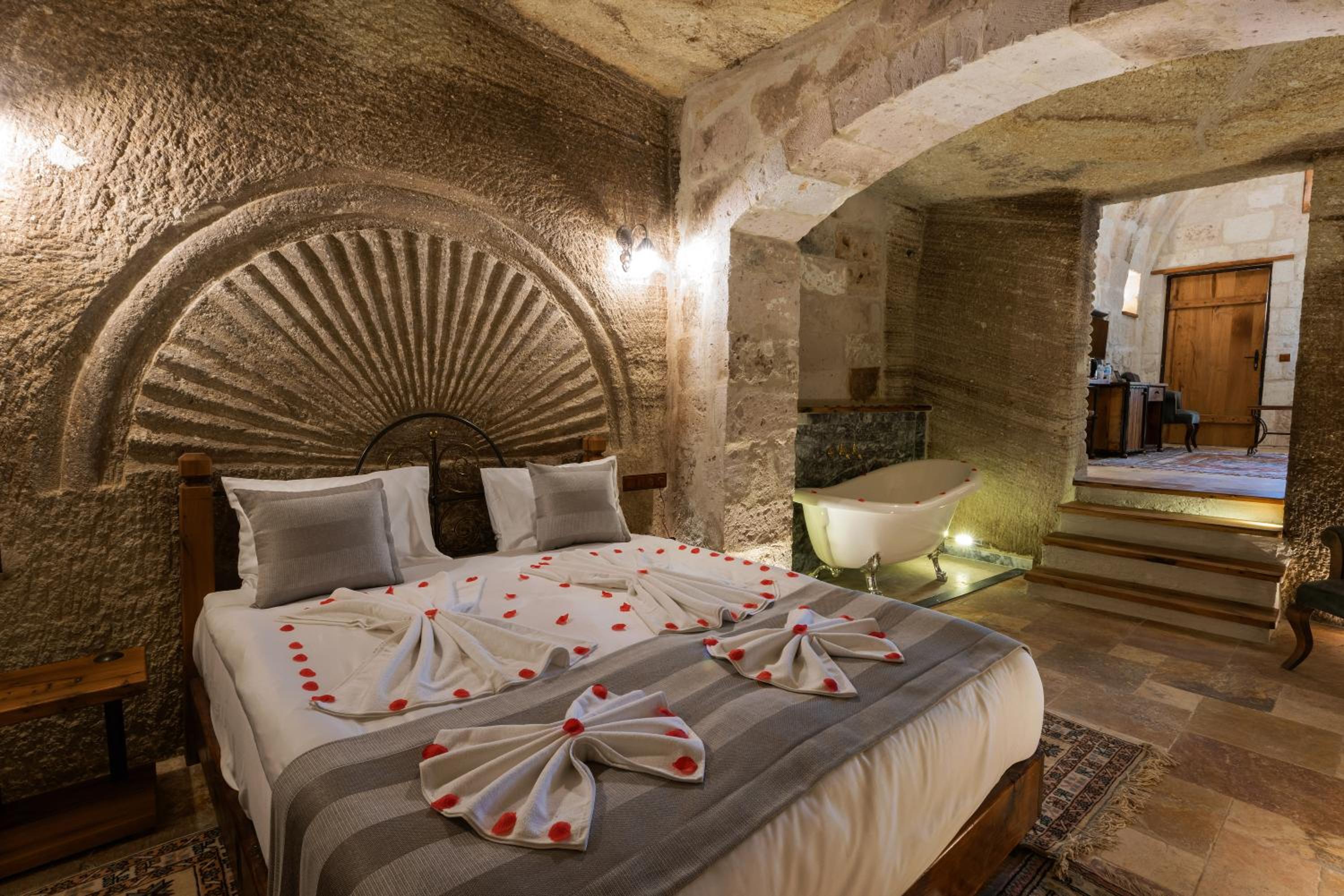 Sarnich Cave Suites - Image 59