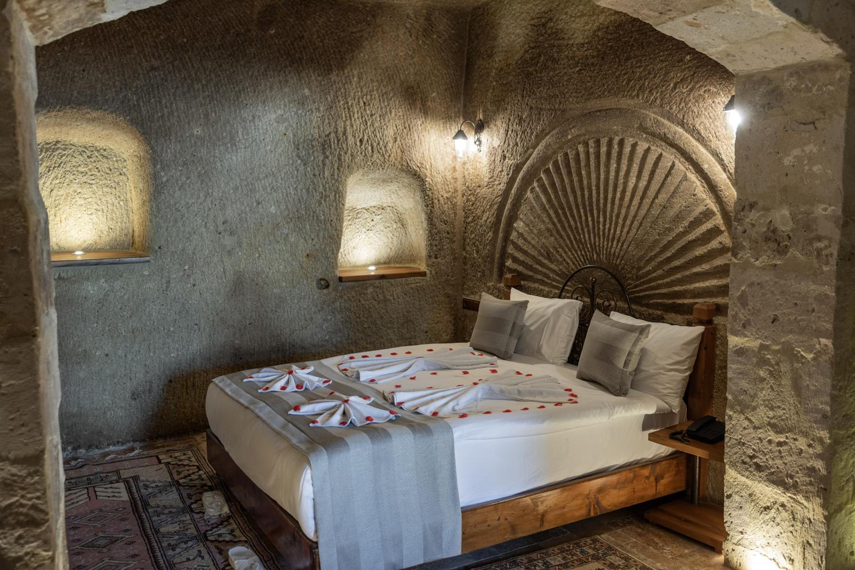 Sarnich Cave Suites - Image 58