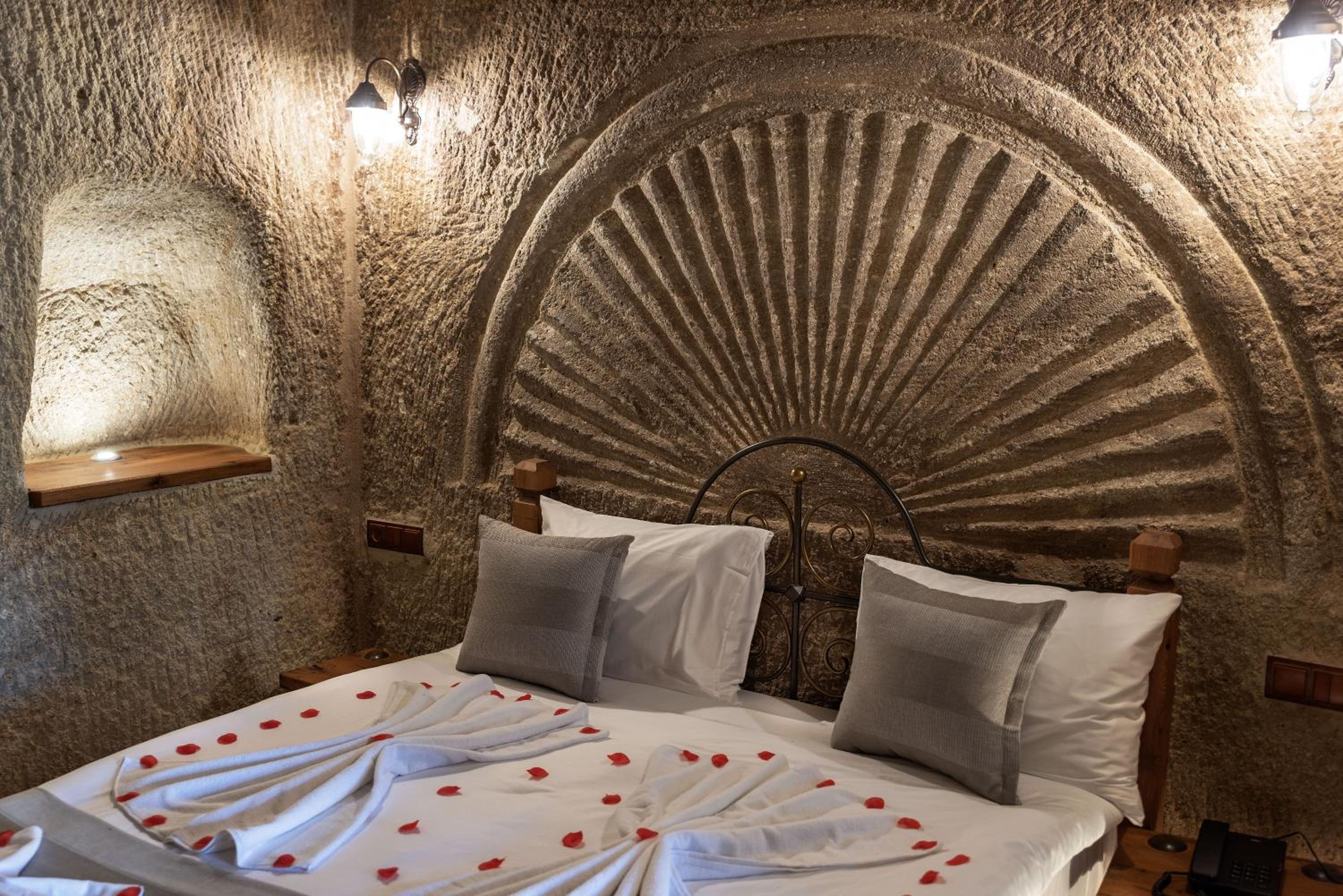 Sarnich Cave Suites - Image 57