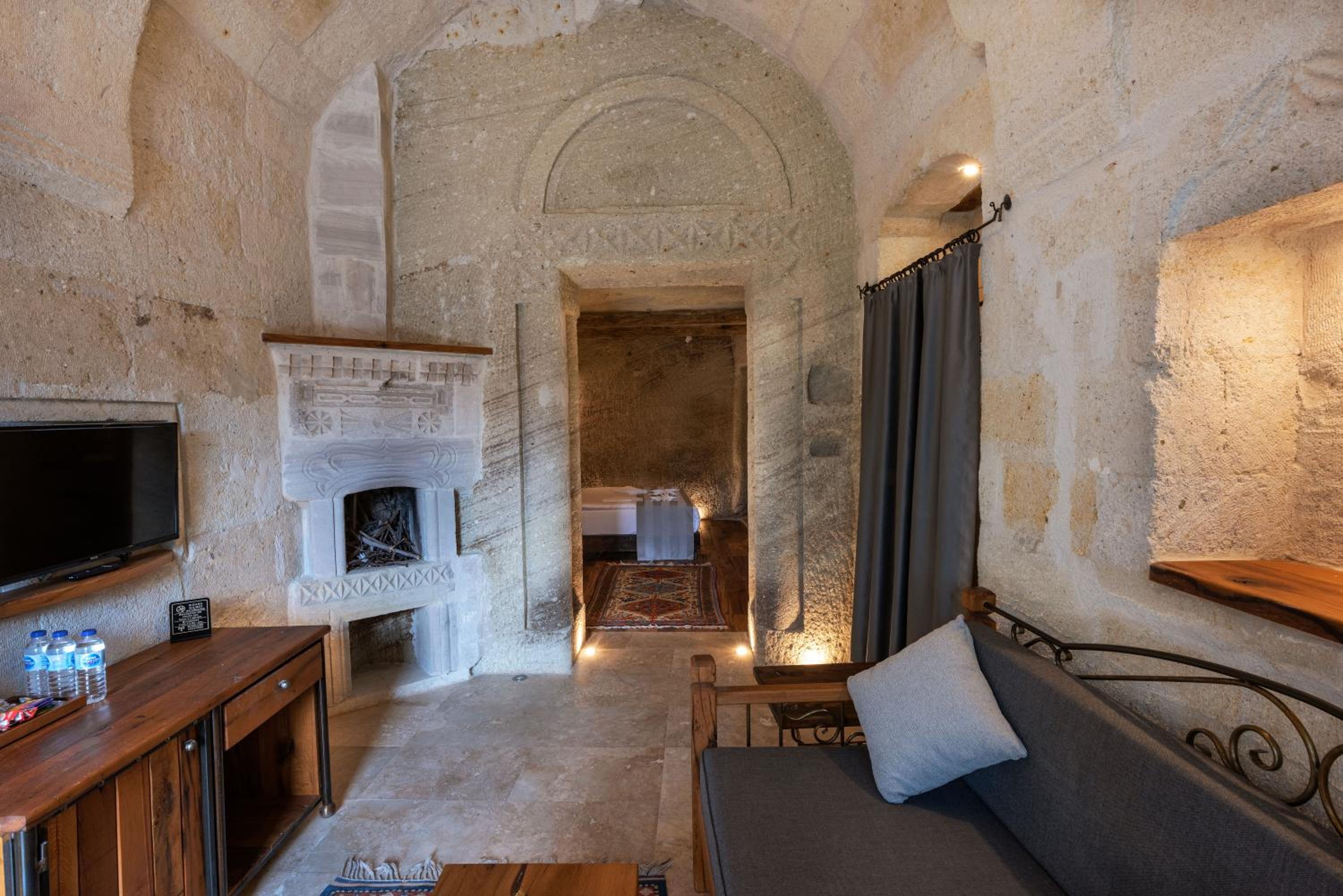 Sarnich Cave Suites - Image 11