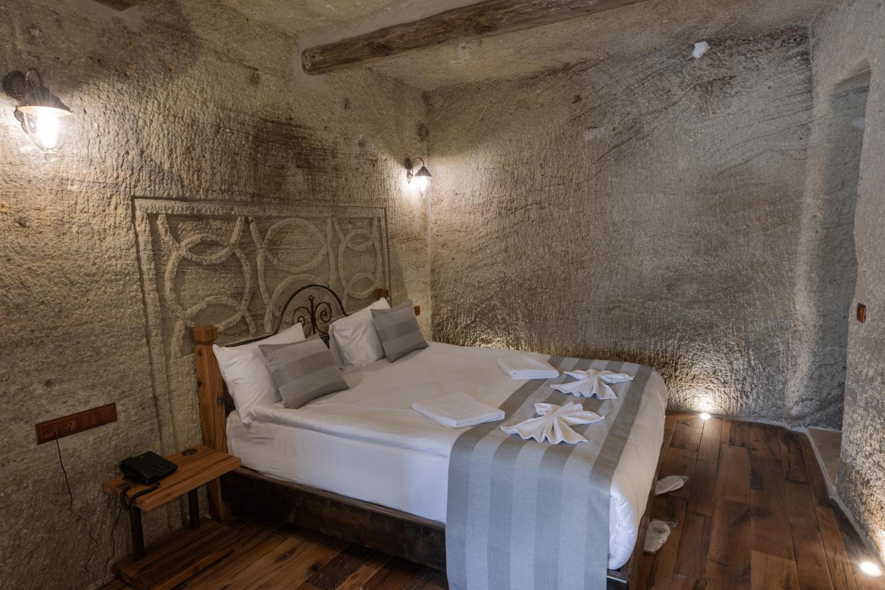 Sarnich Cave Suites - Image 12