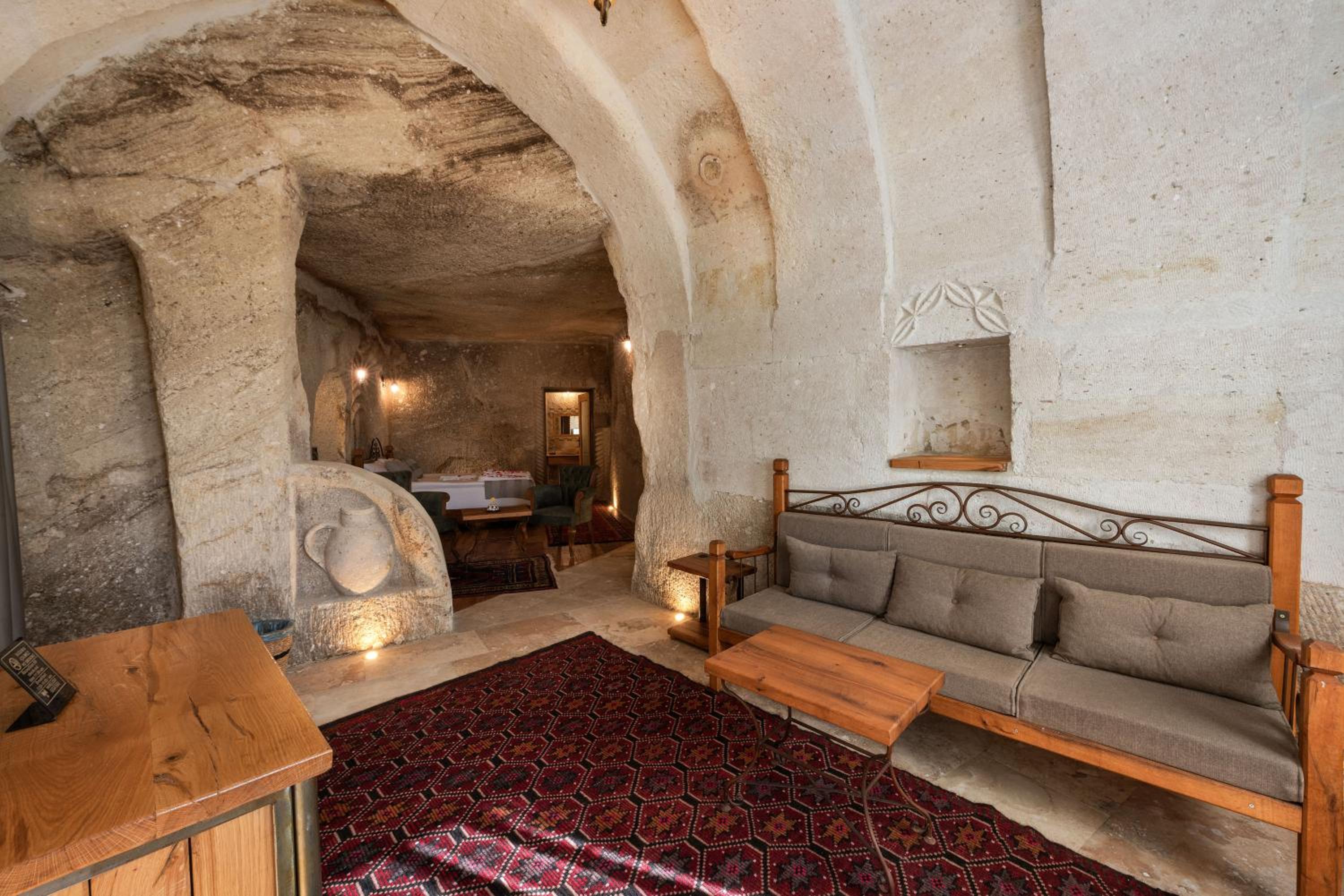 Sarnich Cave Suites - Image 17