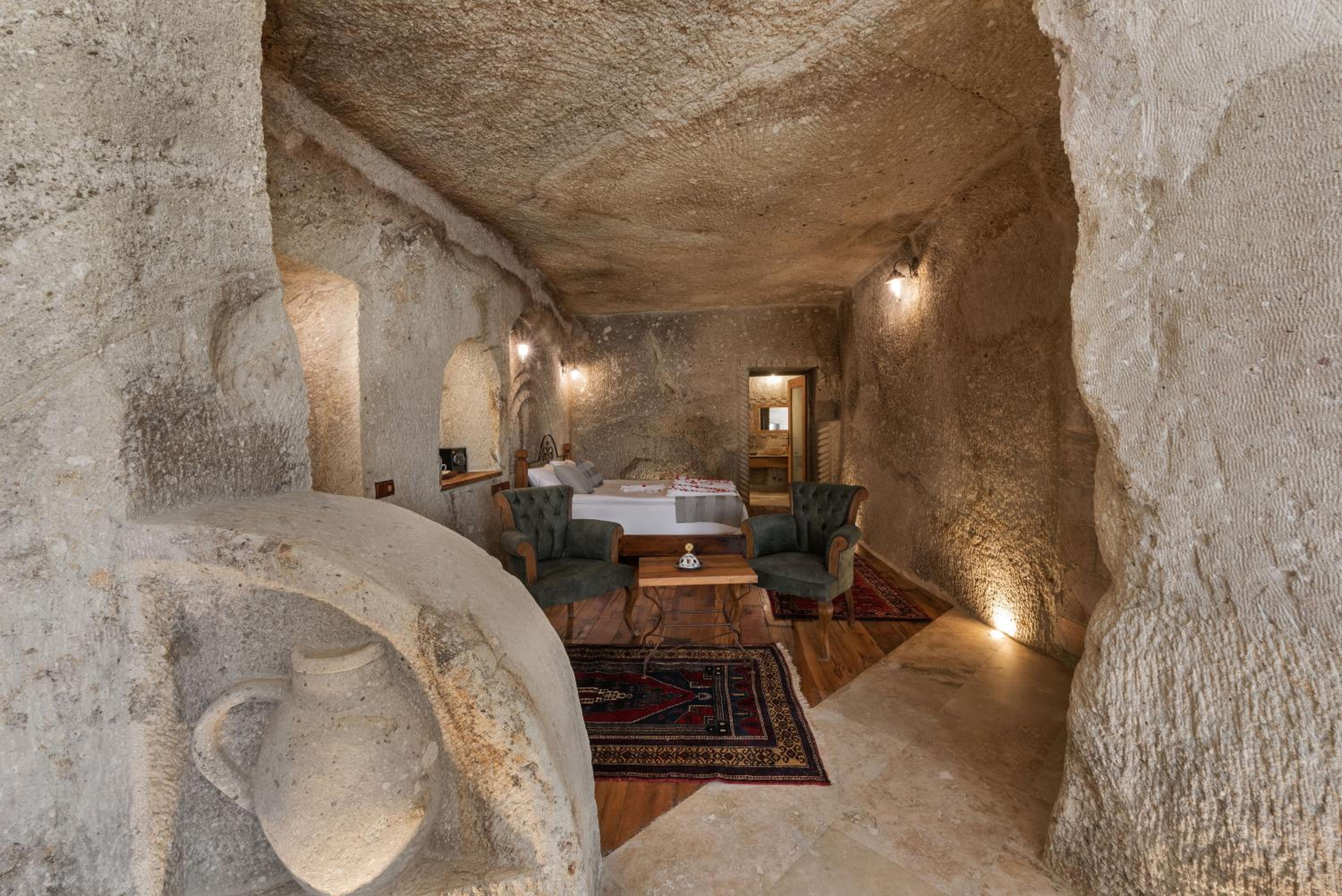 Sarnich Cave Suites - Image 15