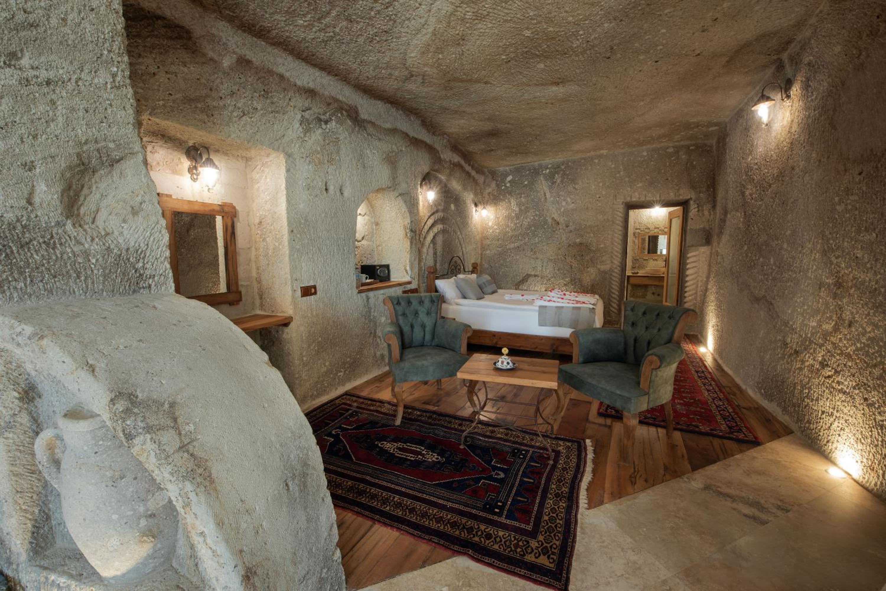 Sarnich Cave Suites - Image 18