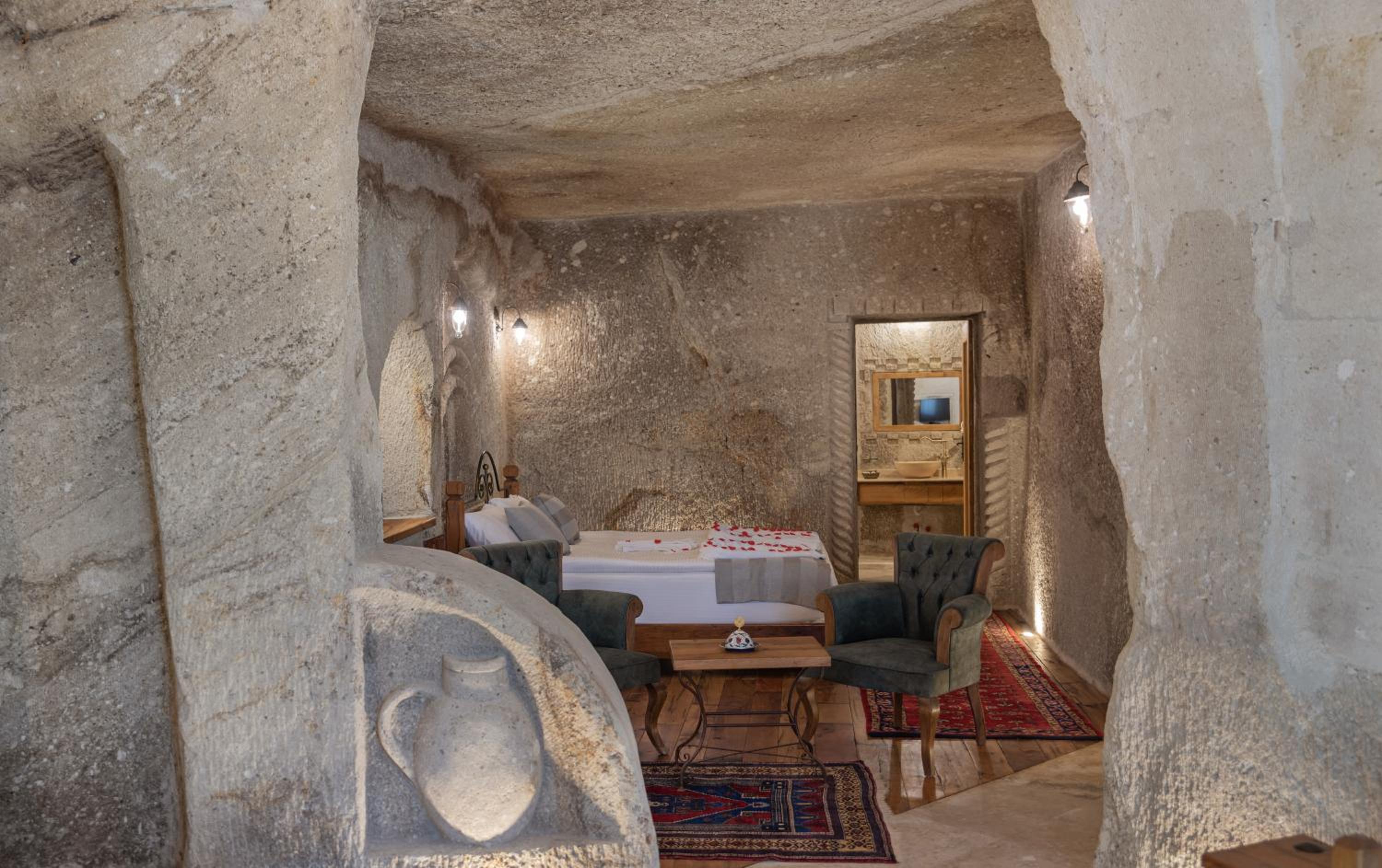 Sarnich Cave Suites - Image 21