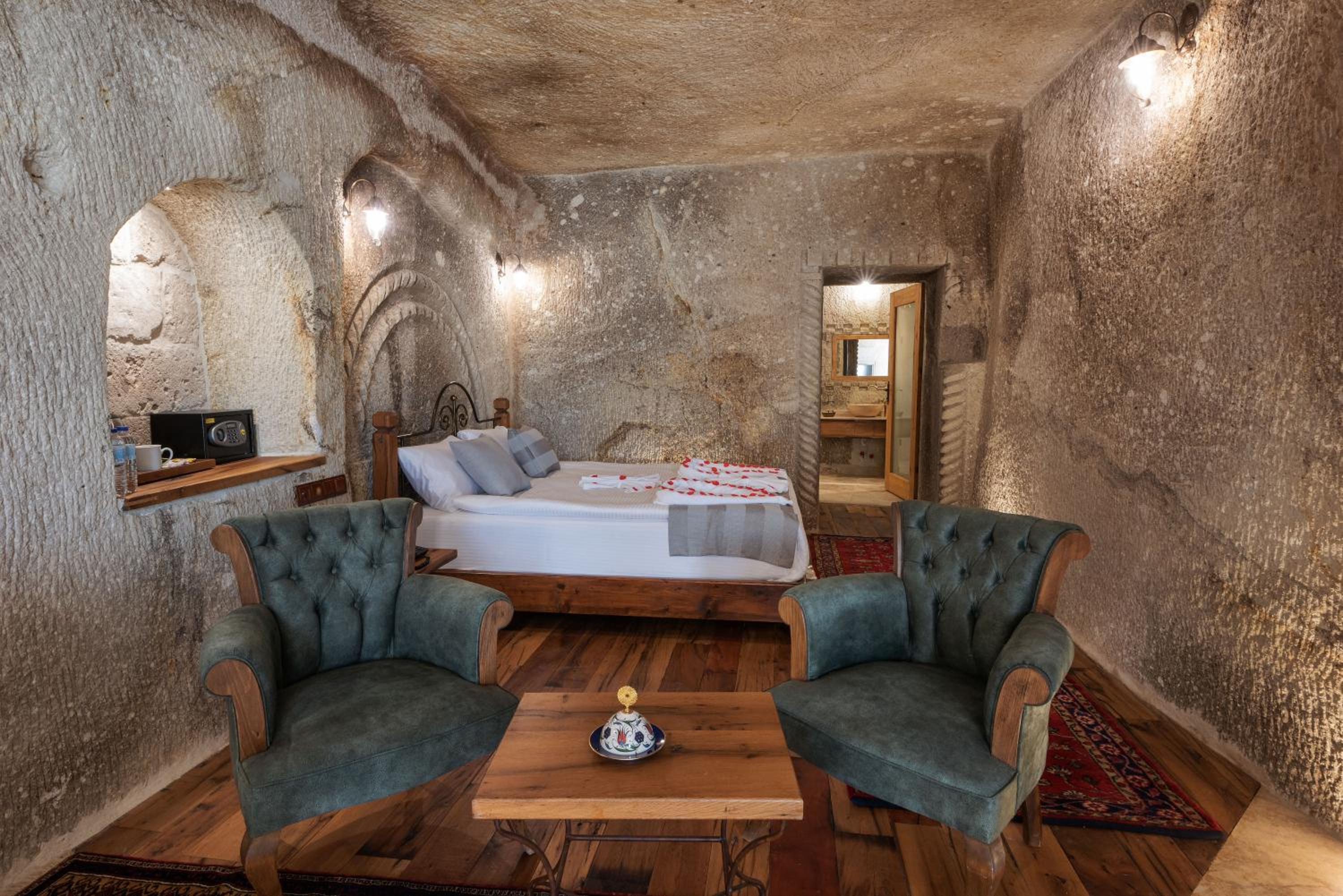 Sarnich Cave Suites - Image 61