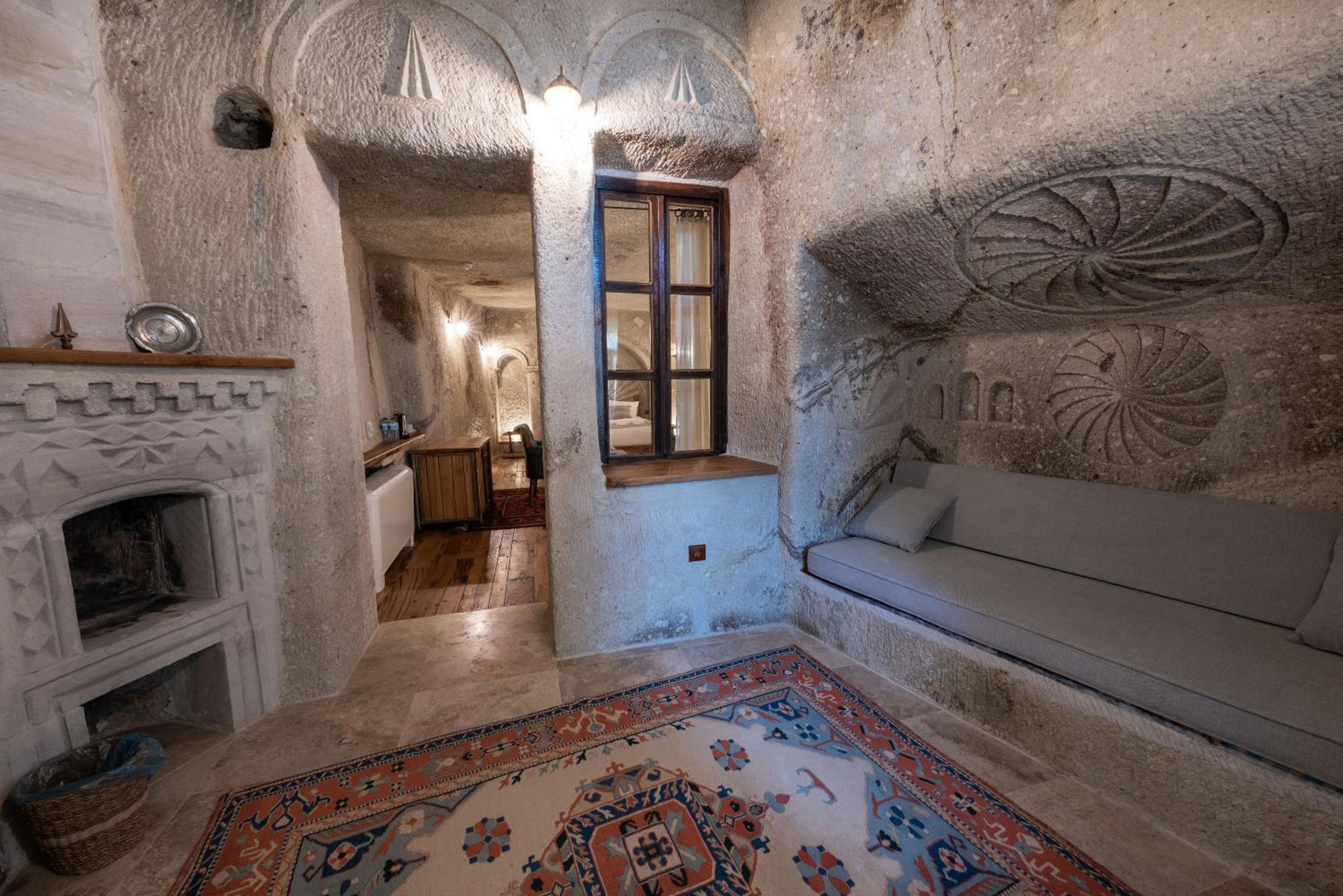 Sarnich Cave Suites - Image 62