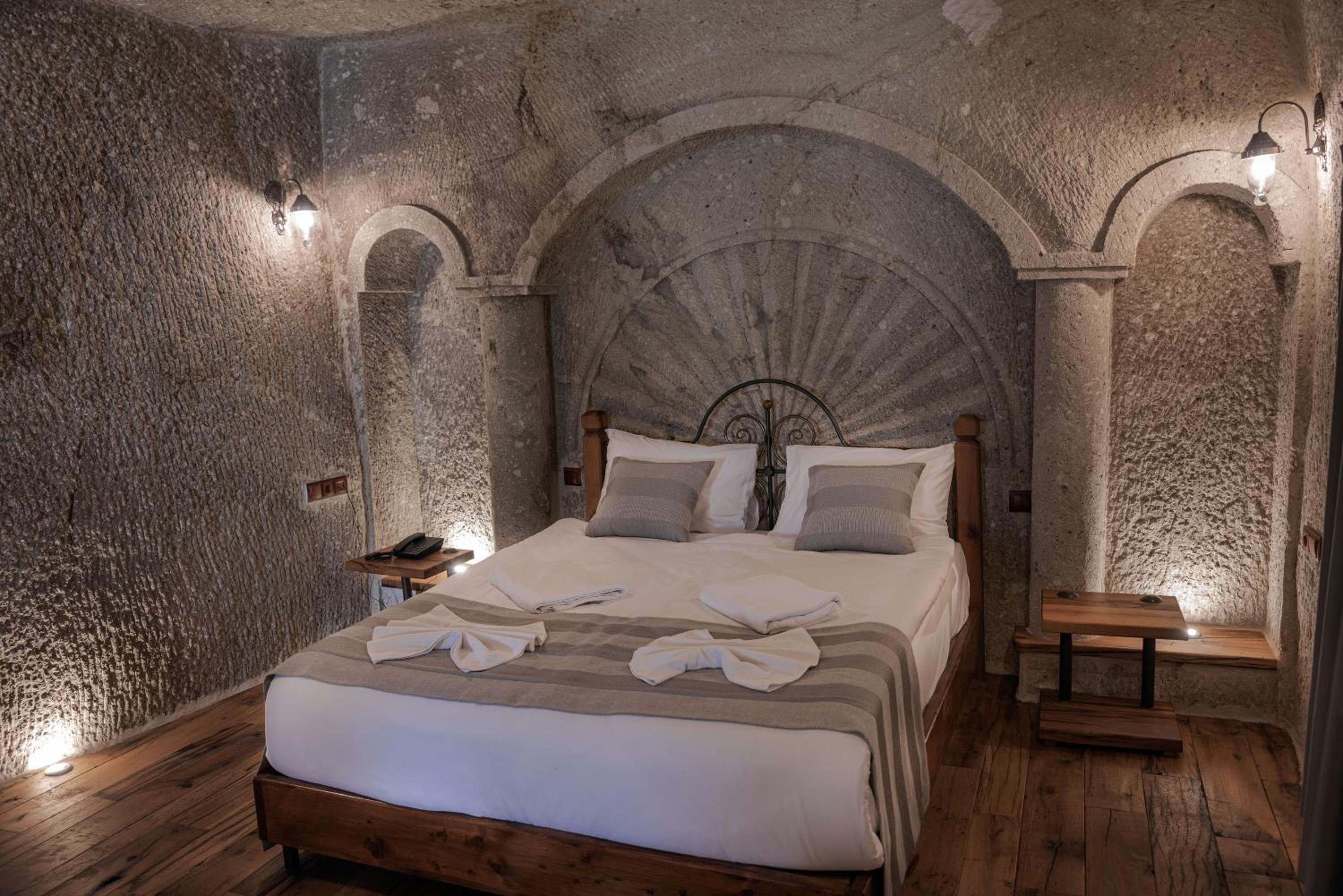Sarnich Cave Suites - Image 63