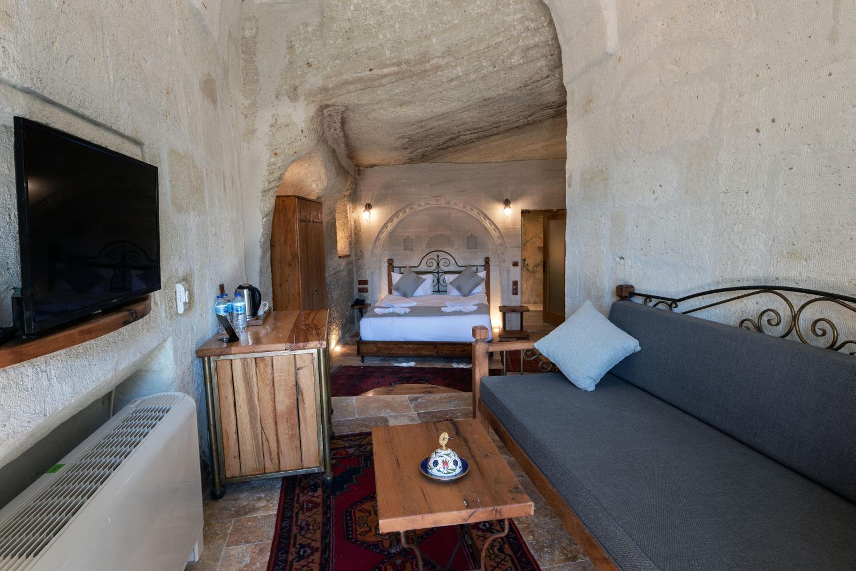 Sarnich Cave Suites - Image 71