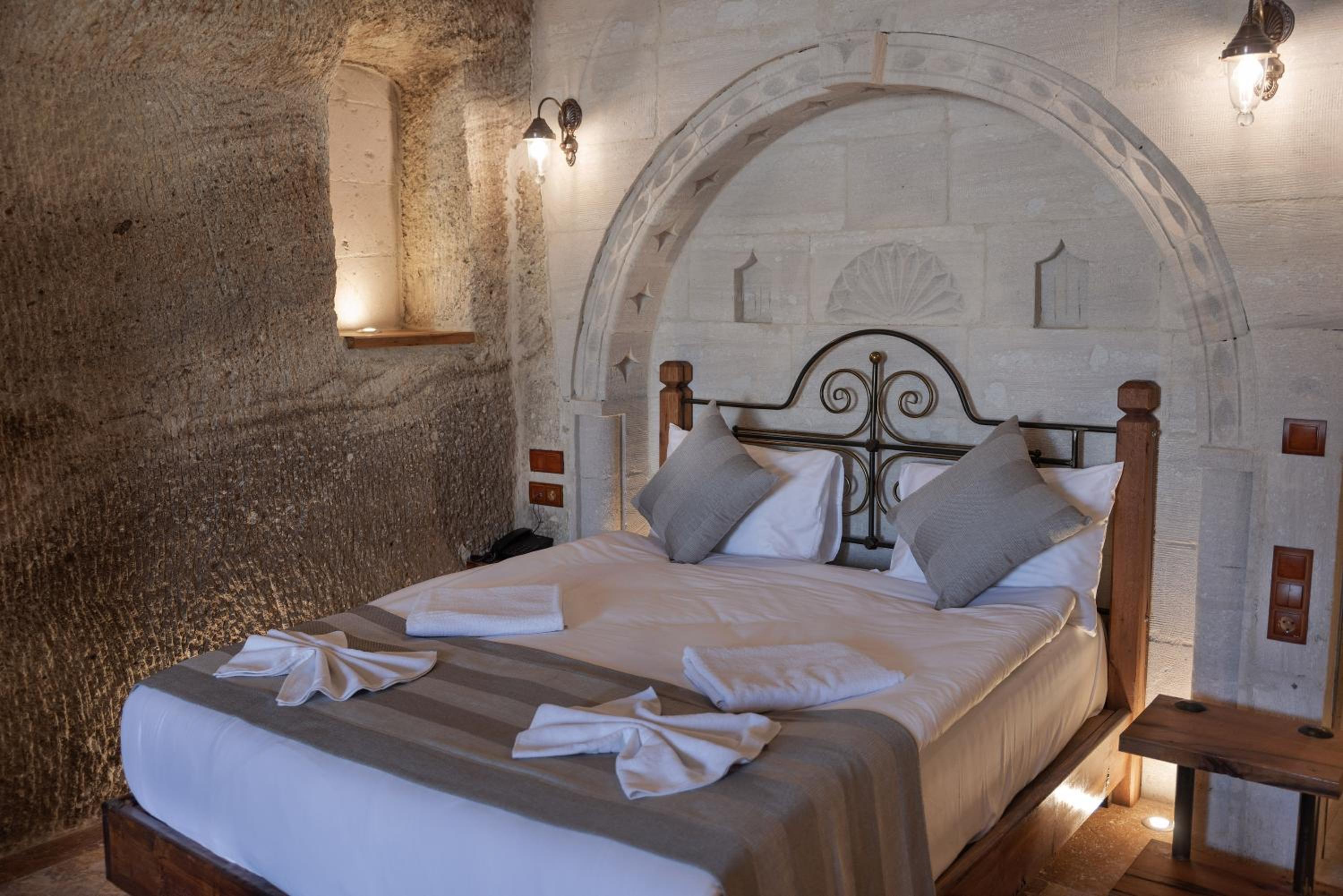 Sarnich Cave Suites - Image 72