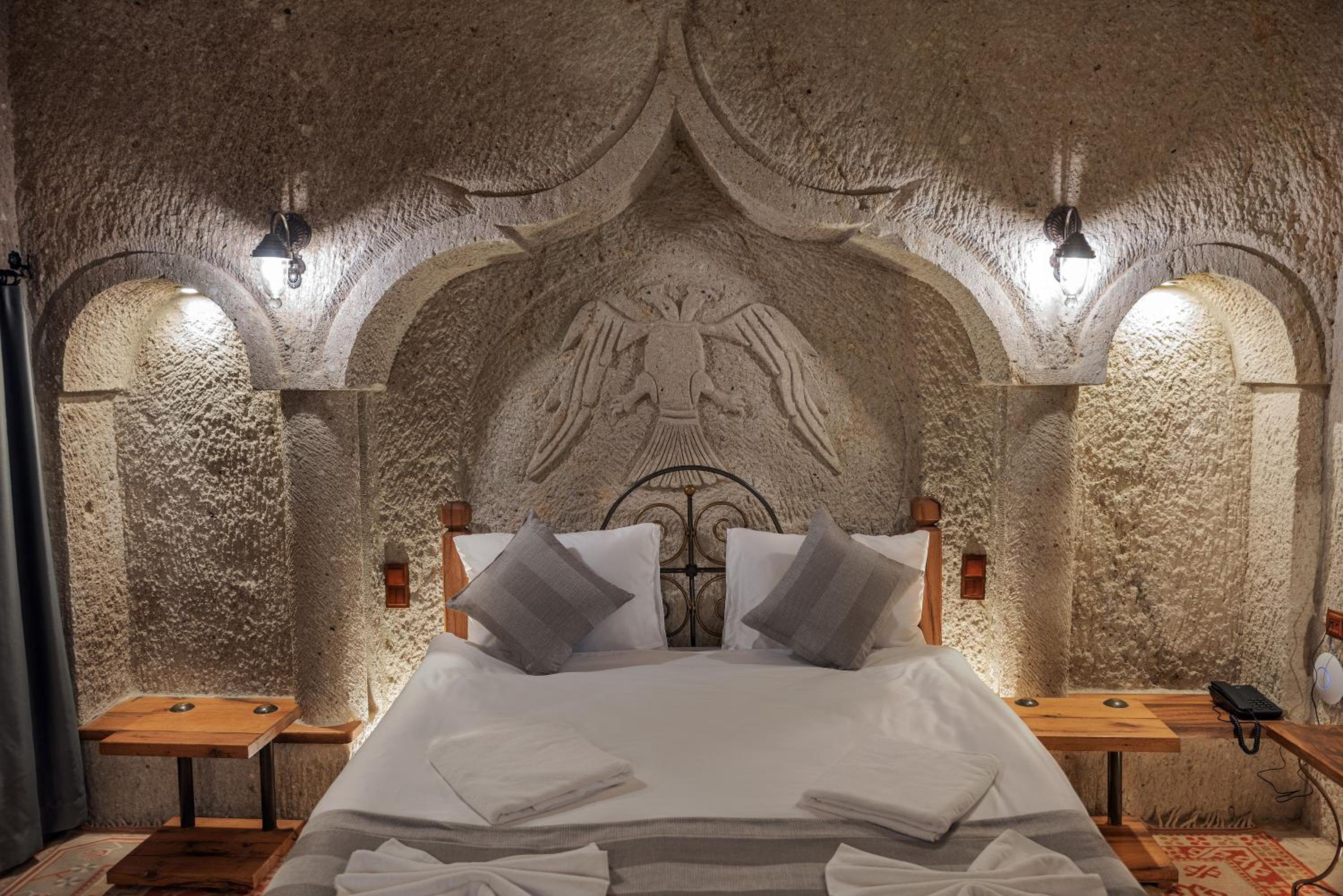 Sarnich Cave Suites - Image 27