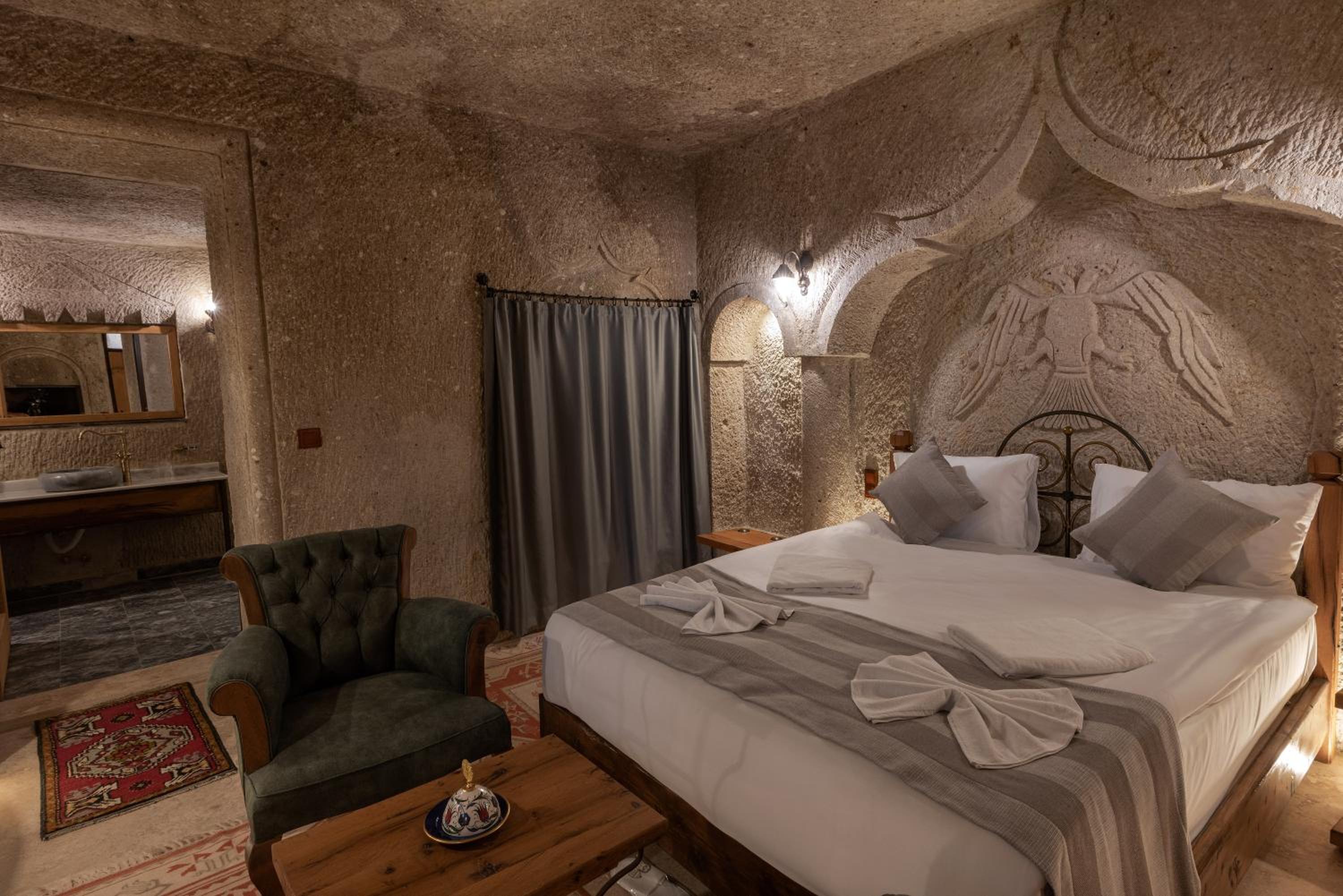 Sarnich Cave Suites - Image 29