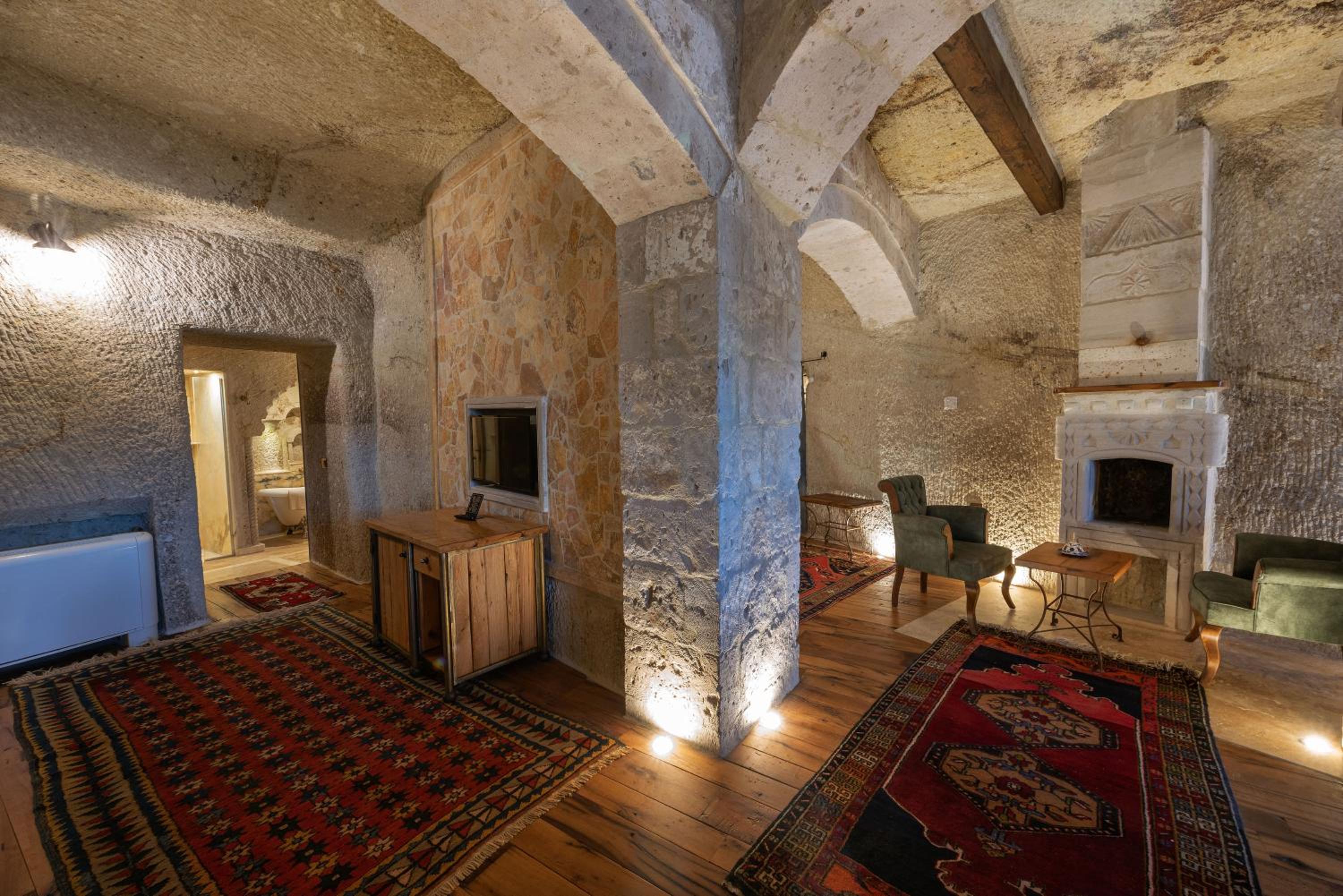Sarnich Cave Suites - Image 78