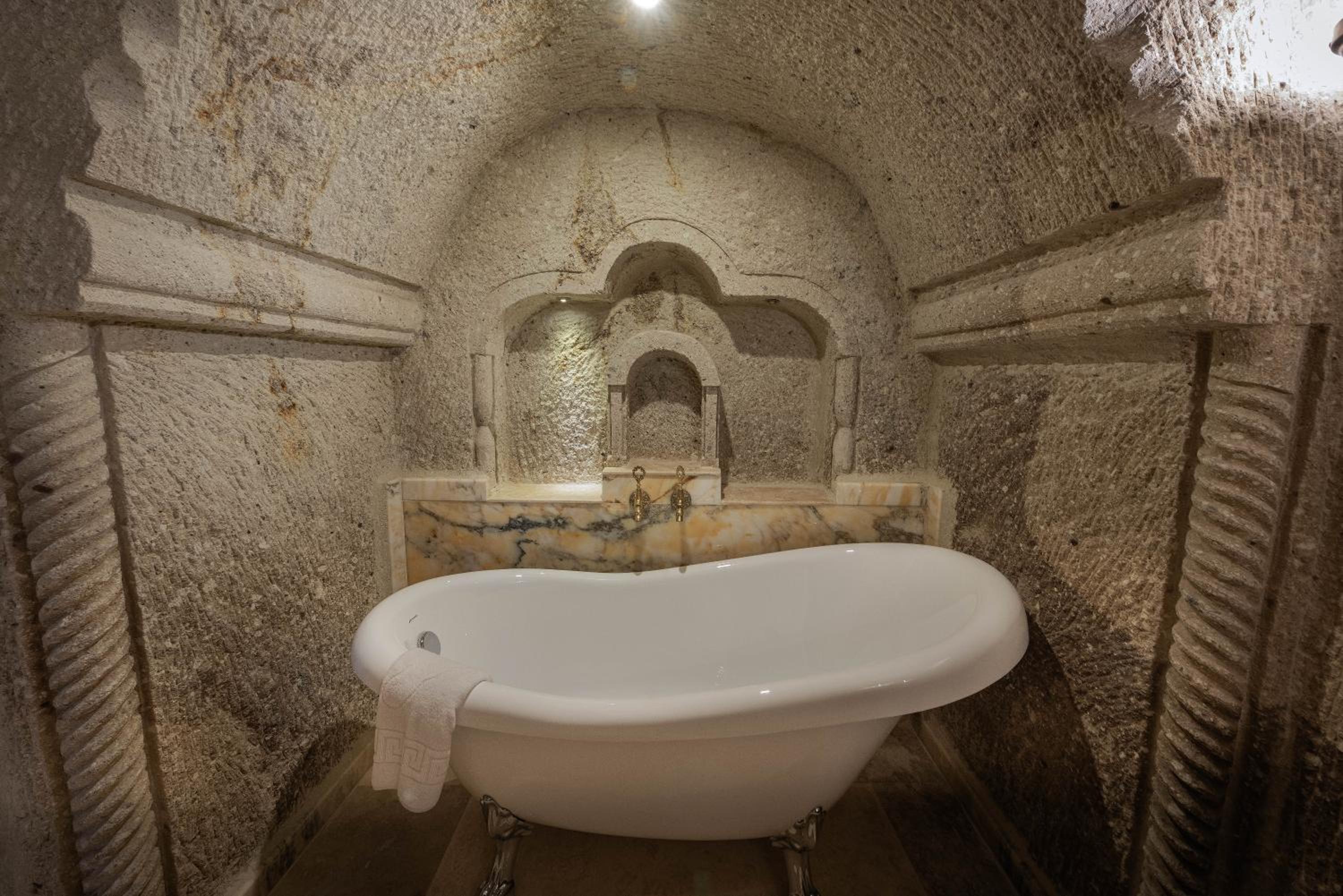 Sarnich Cave Suites - Image 30