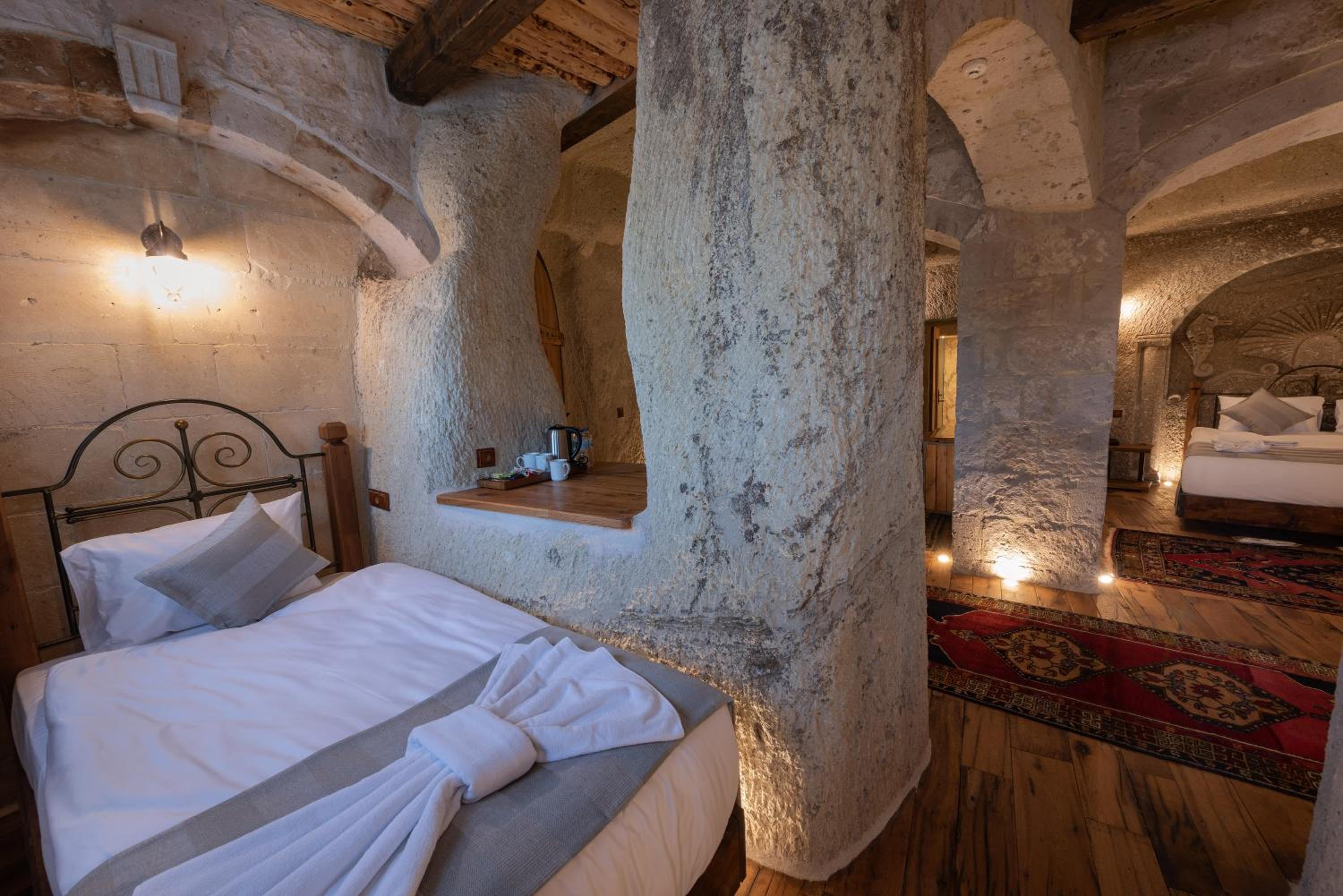 Sarnich Cave Suites - Image 32