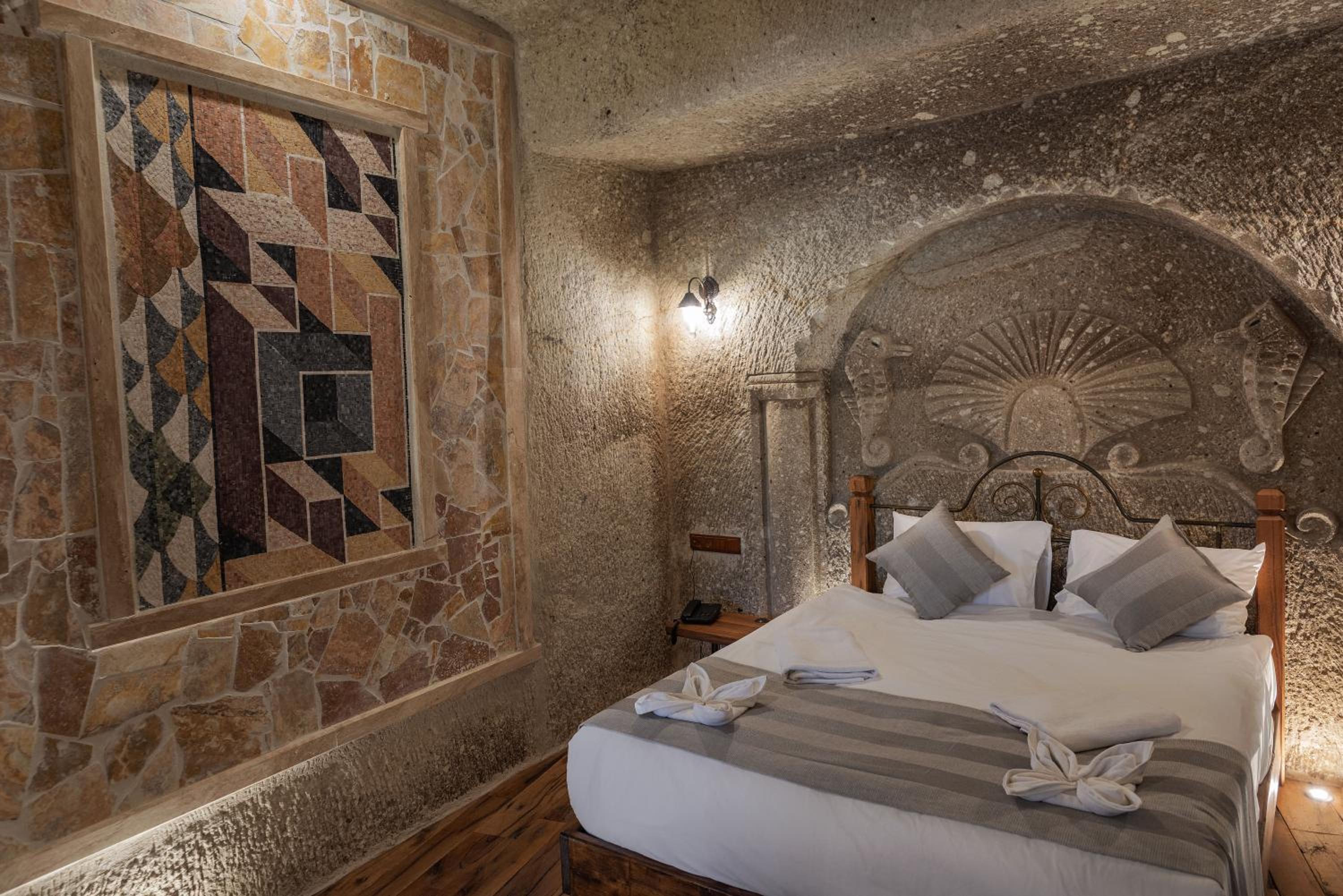 Sarnich Cave Suites - Image 31