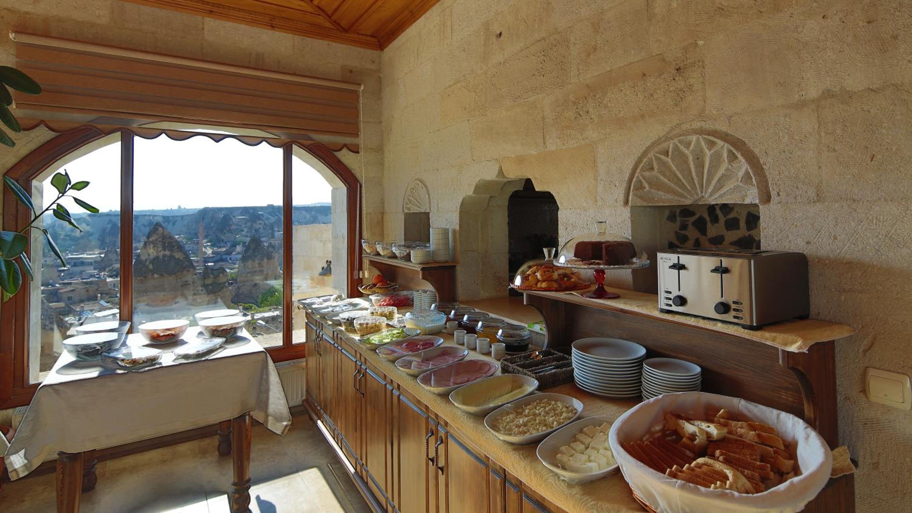 Harman Cave Hotel - Image 8