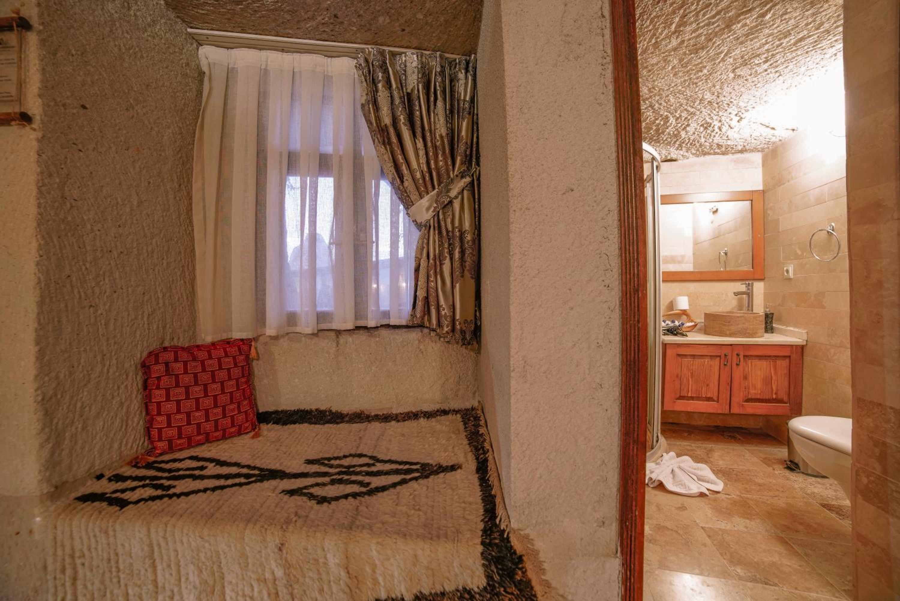 Local Cave House Hotel - Image 42