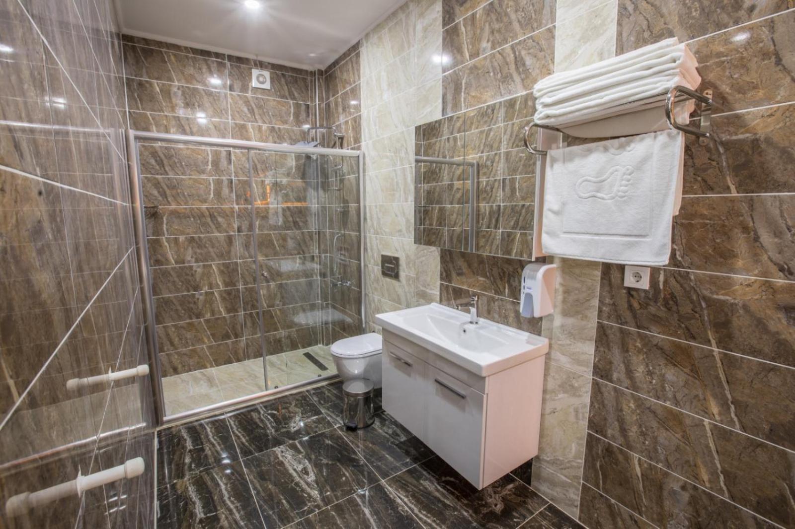 Elanis Suites - Image 13