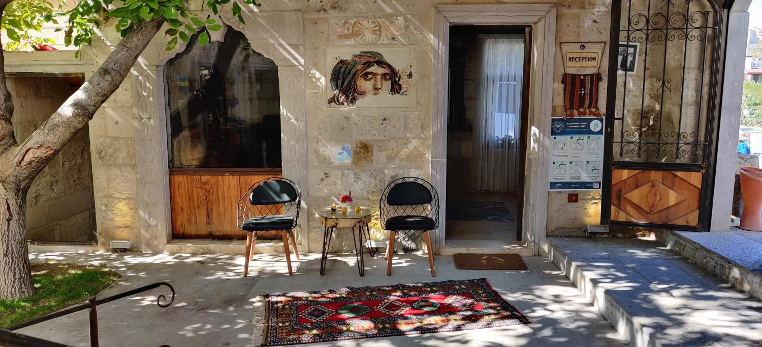 Sarnich Cave Suites - Image 80