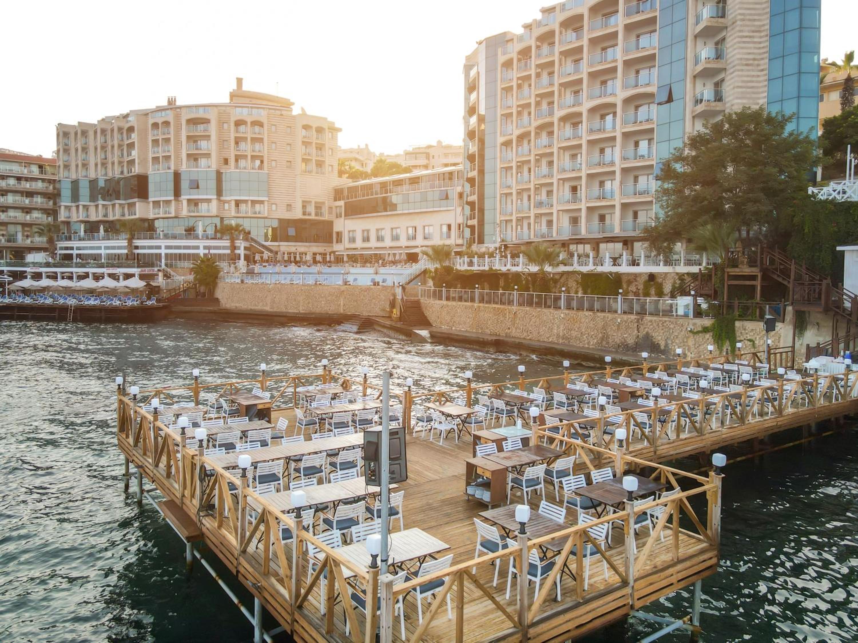 Charisma De Luxe Hotel - Image 32