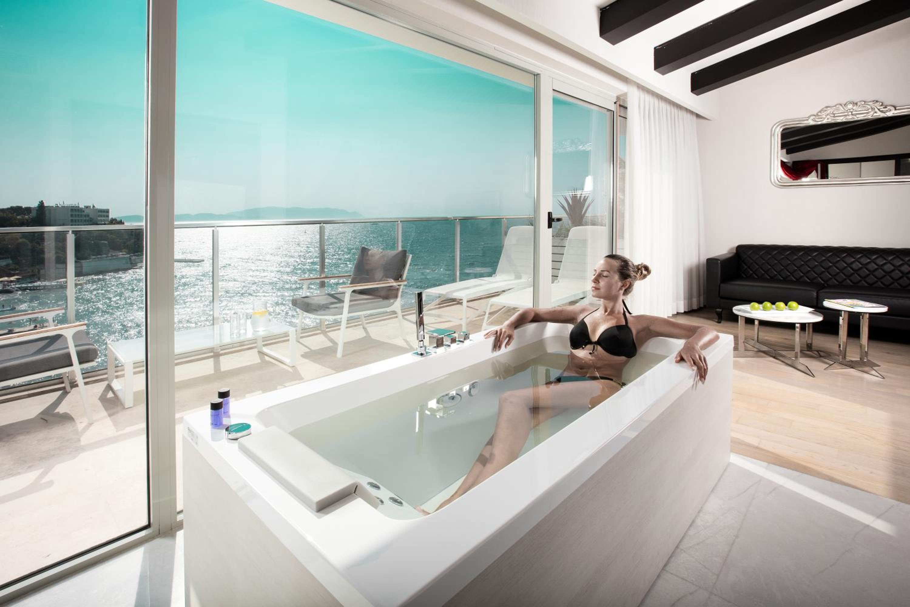 Charisma De Luxe Hotel - Image 100