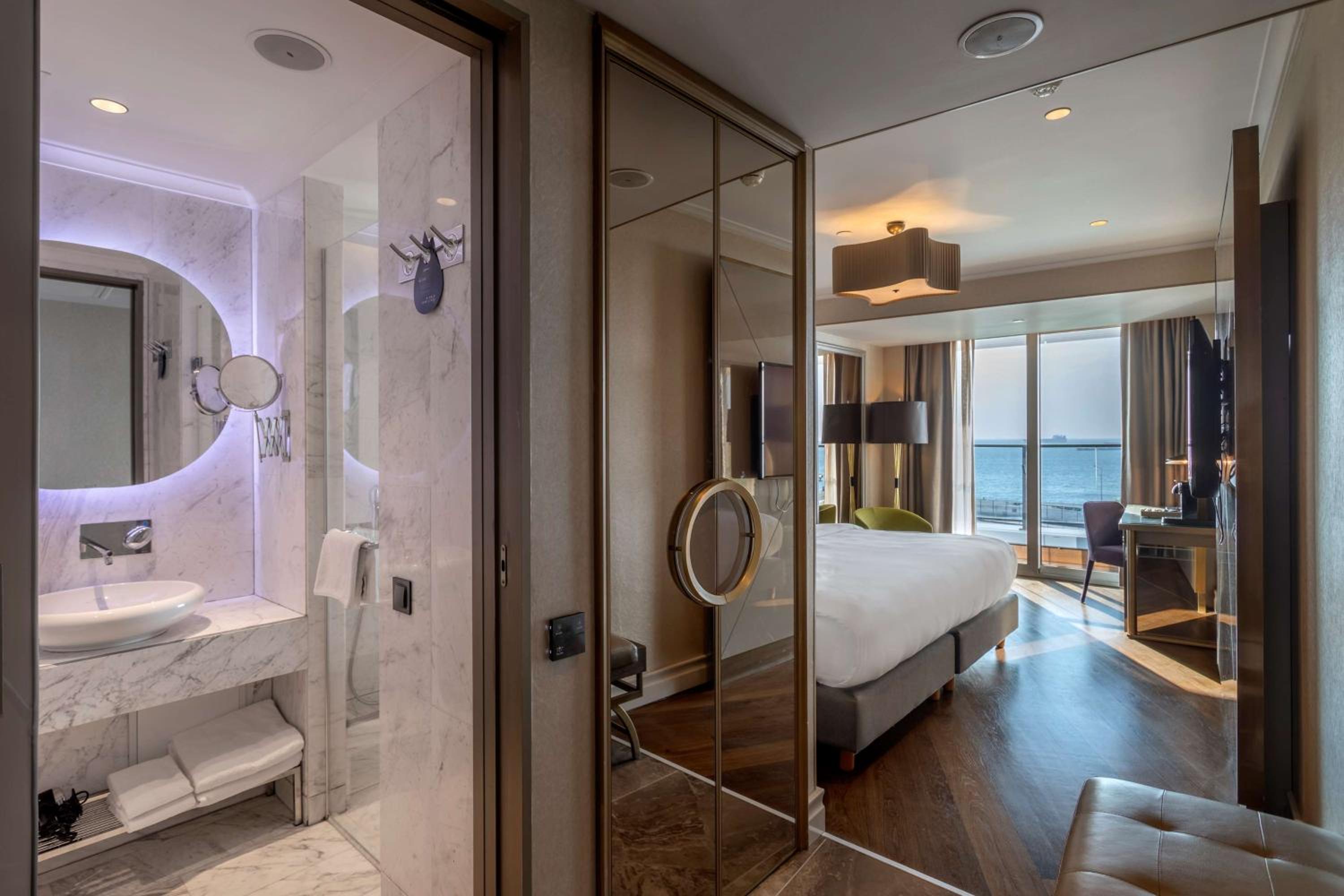 Radisson Blu Otel İstanbul Ottomare - Image 36