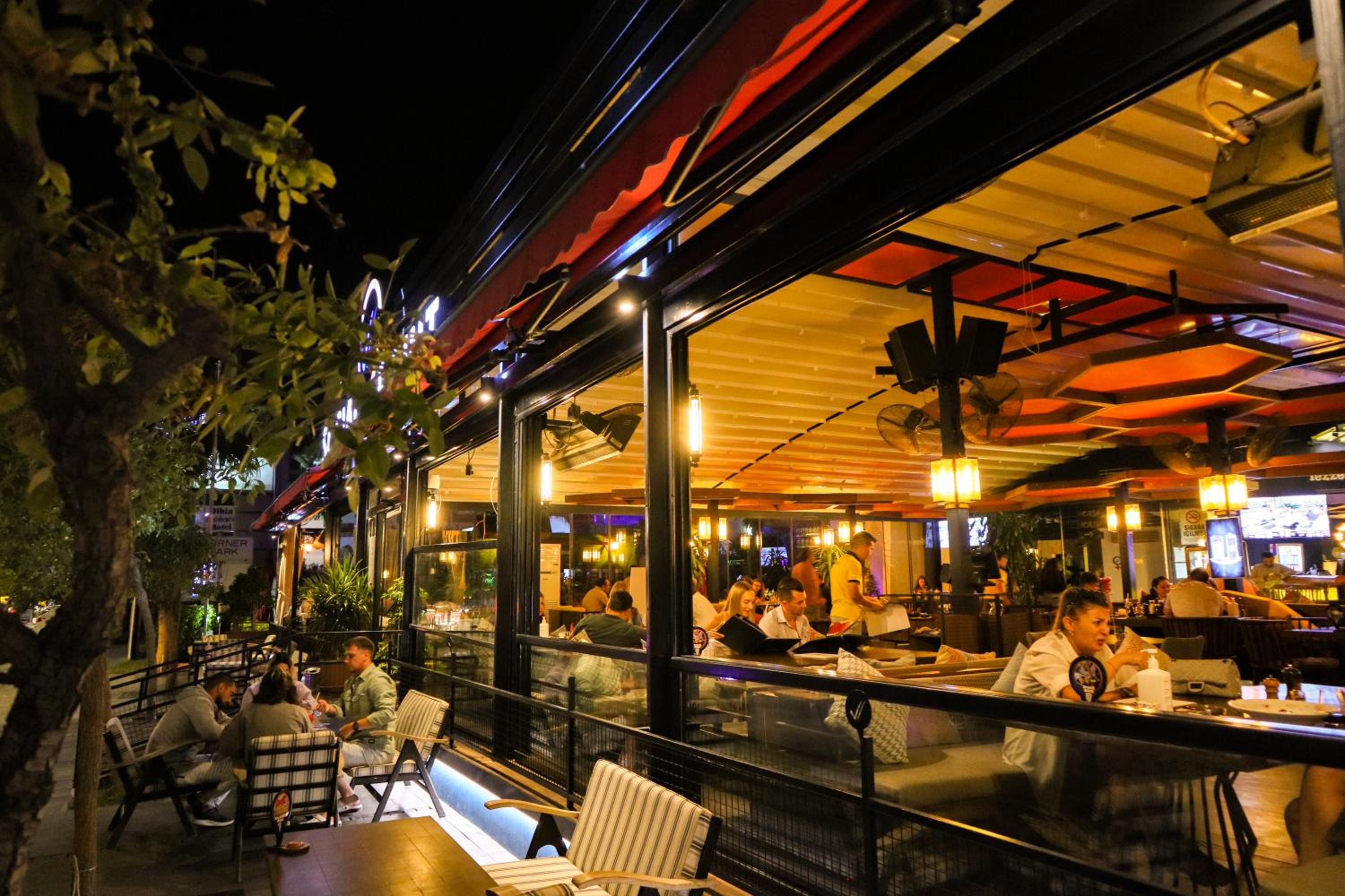 The Corner Park Hotel - Image 58