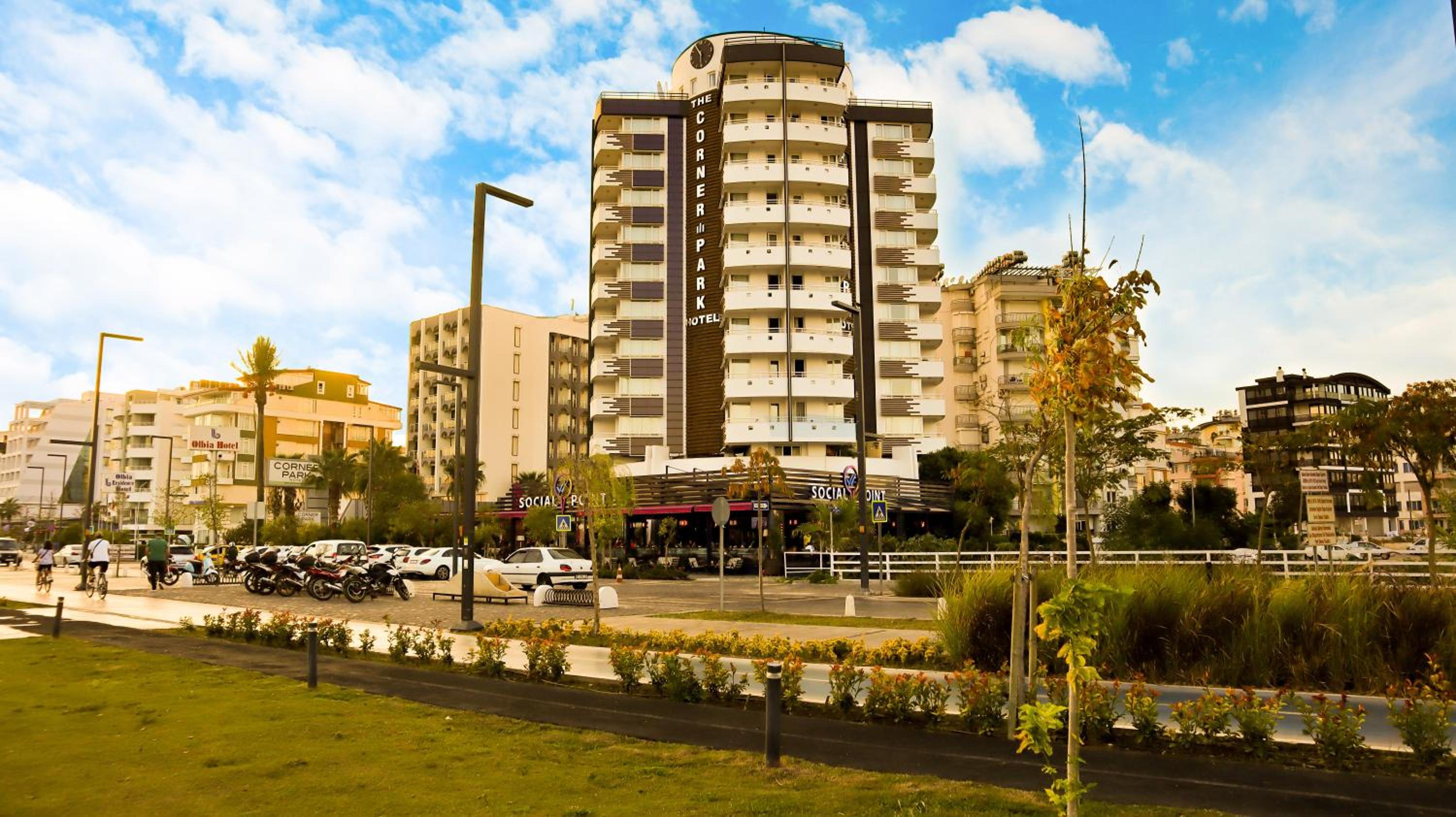The Corner Park Hotel - Image 37