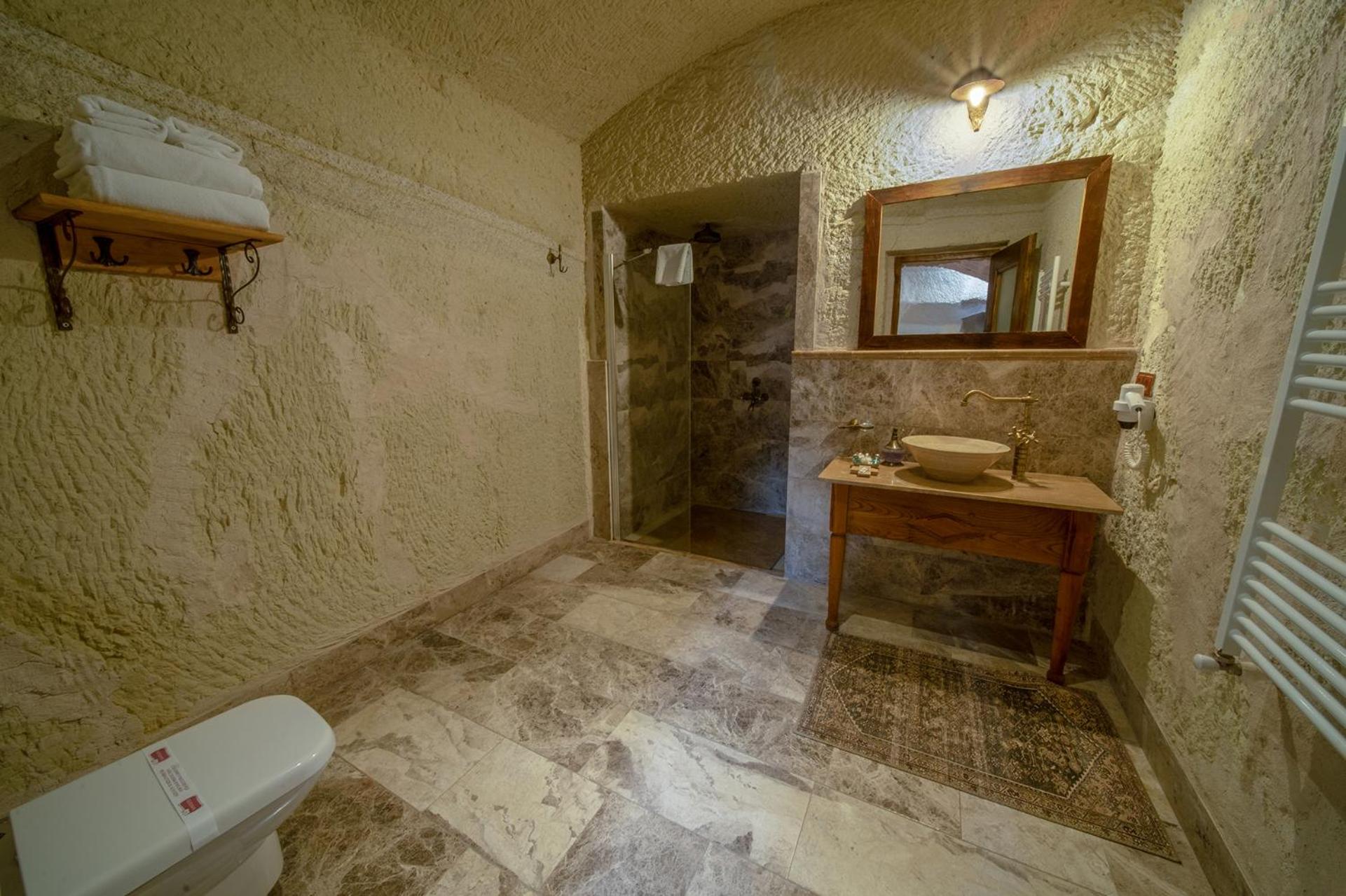 Seki Cave Suites - Image 196
