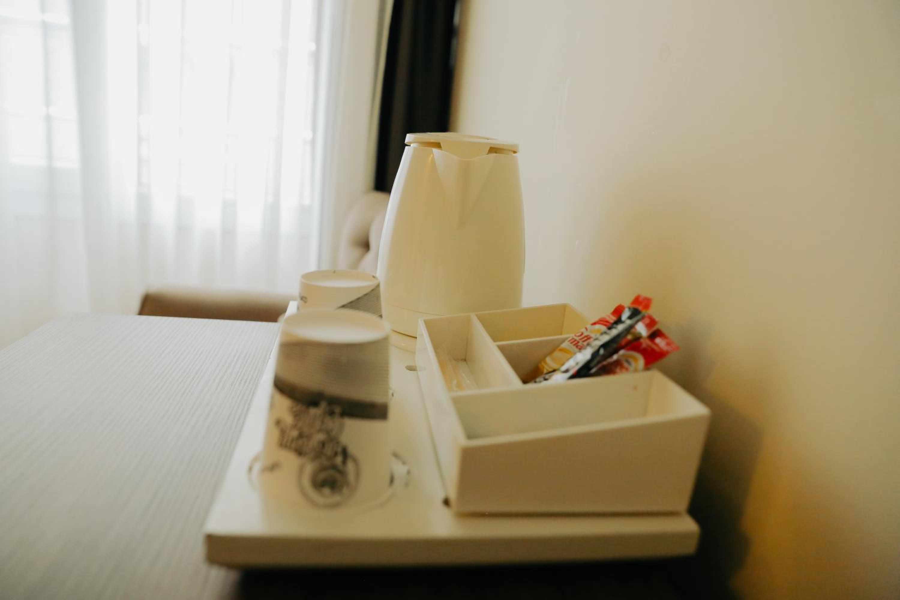 Red Green Hotel - Image 22
