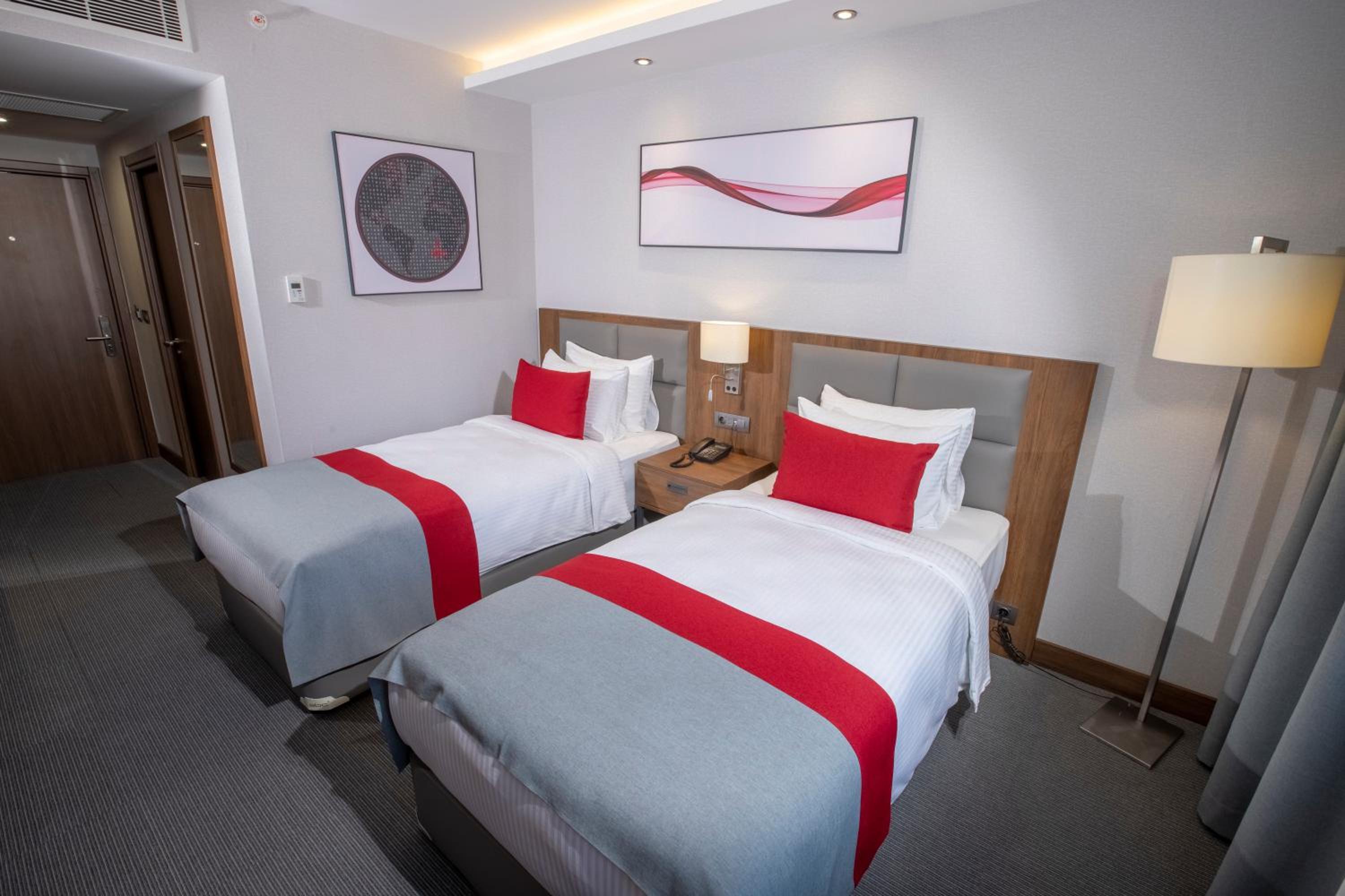 Ramada by Wyndham Izmir Aliaga - Image 37