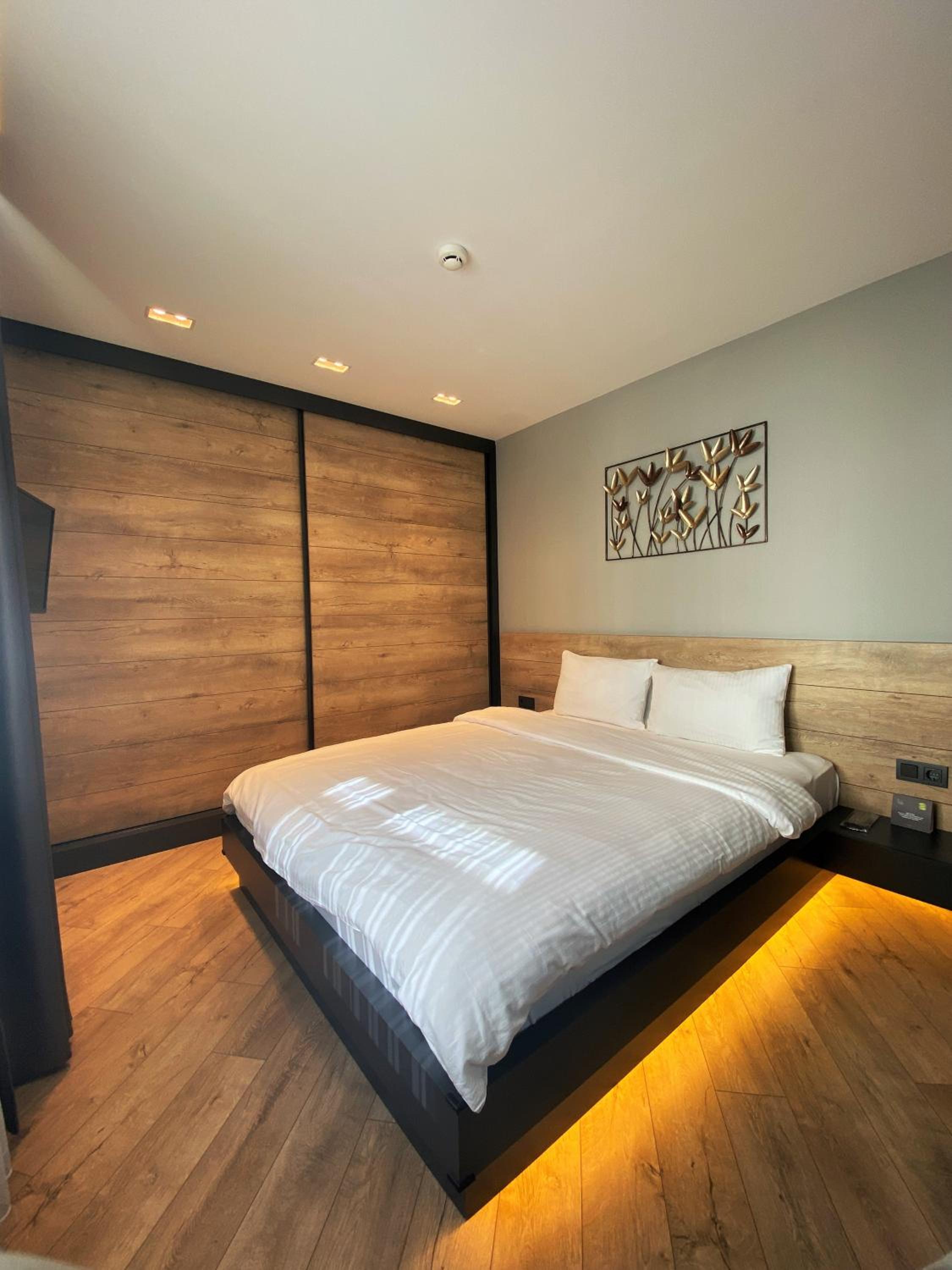 Z-Suites - Image 77