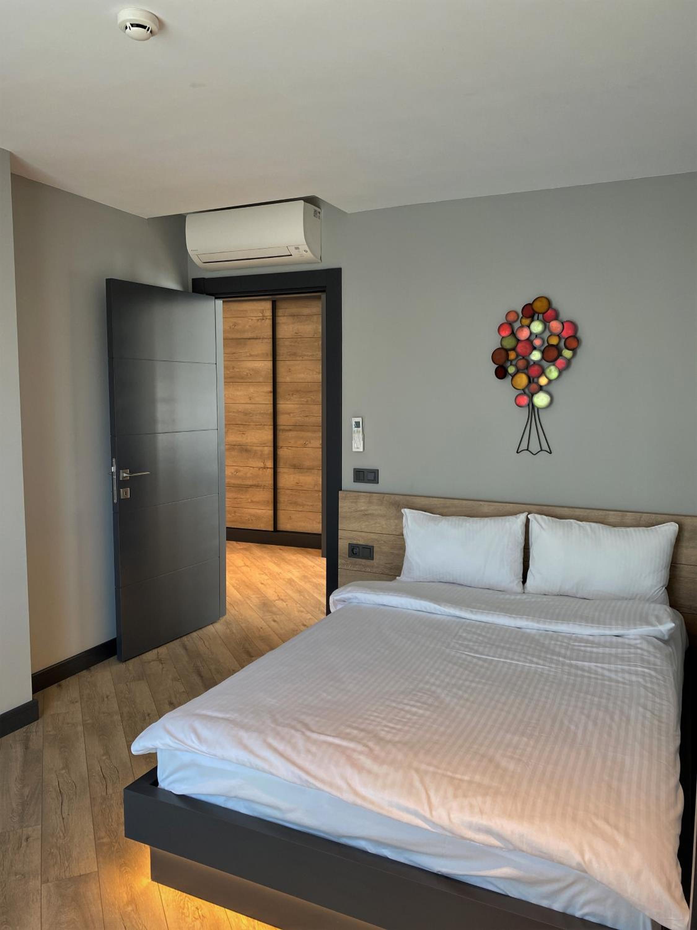 Z-Suites - Image 78
