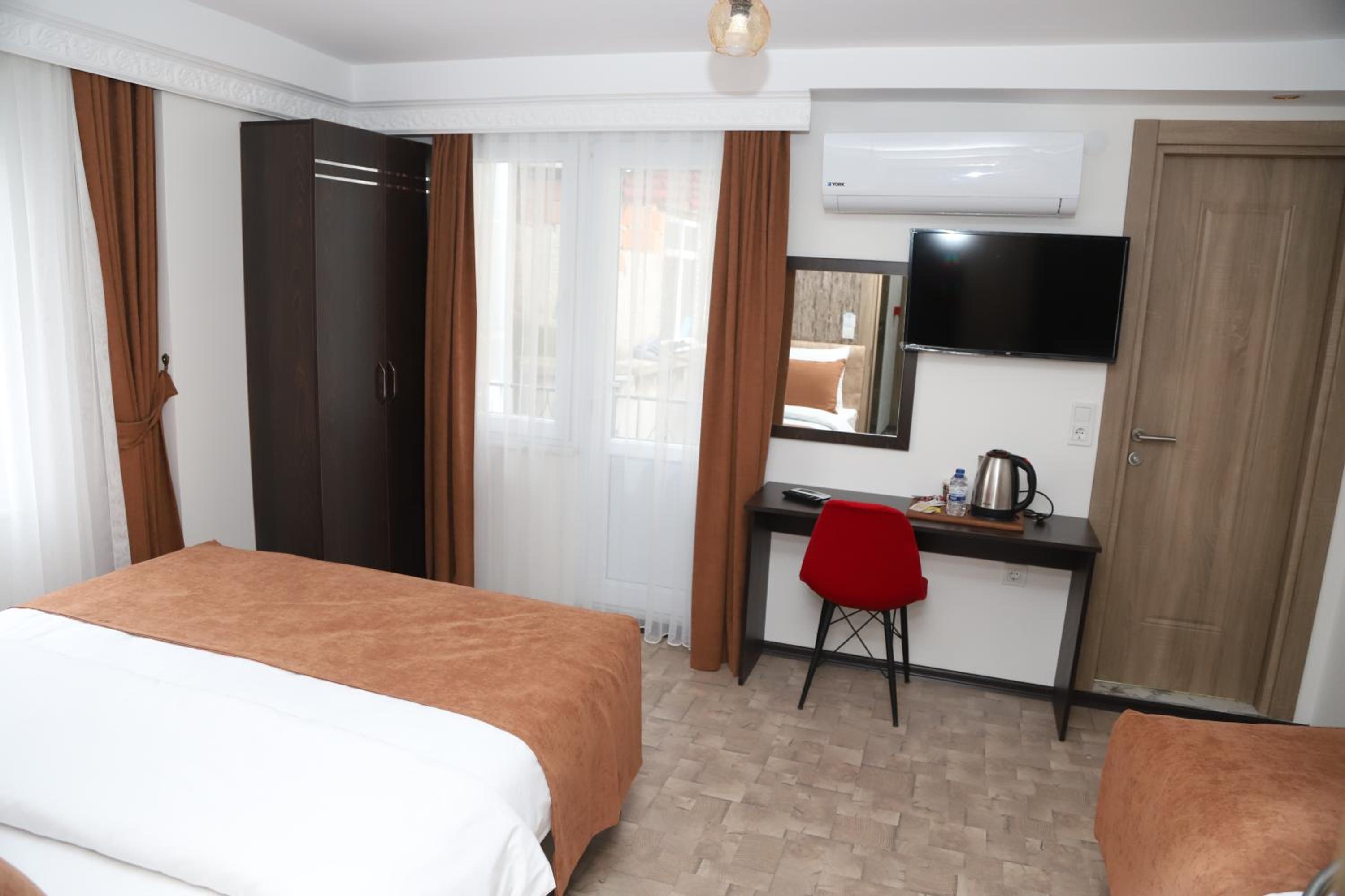 HOTEL GLOBAL 2022 becomes GLOBAL OTEL 2022. - Image 121
