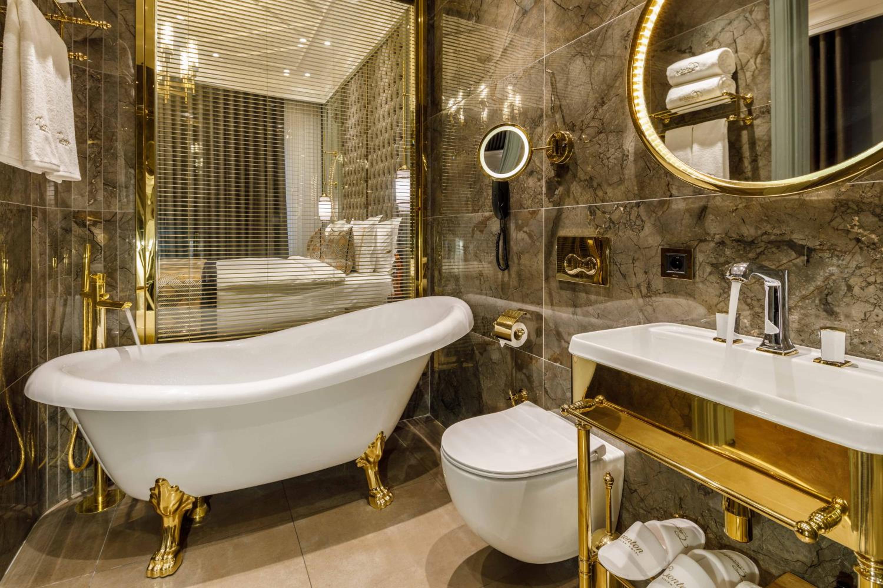 Cronton Design Hotel - Image 39